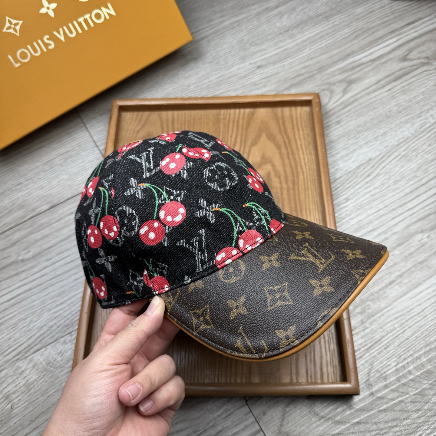 🌹。L家。牛仔➕老花皮沿樱桃🍒【超A品质】最新款！时尚潮流，高端做工！每一个帽子都是用心之作！牛津材质！