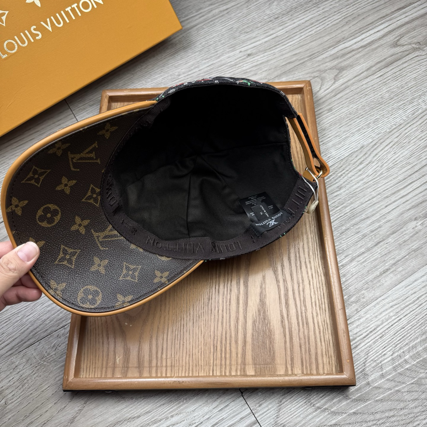 🌹。L家。牛仔➕老花皮沿樱桃🍒【超A品质】最新款！时尚潮流，高端做工！每一个帽子都是用心之作！牛津材质！