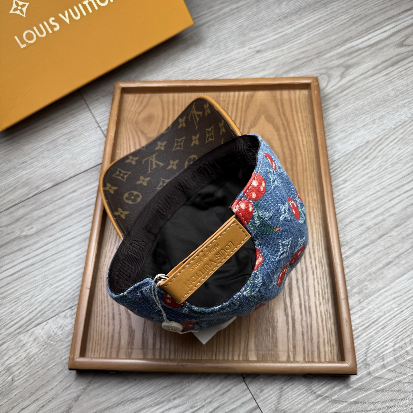 🌹。L家。牛仔➕老花皮沿樱桃🍒【超A品质】最新款！时尚潮流，高端做工！每一个帽子都是用心之作！牛津材质！