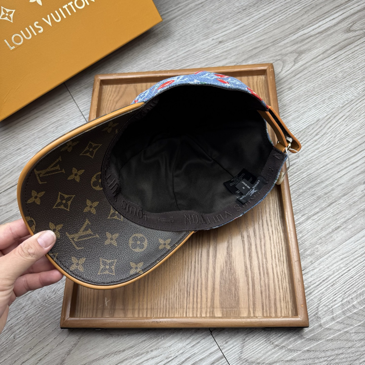 🌹。L家。牛仔➕老花皮沿樱桃🍒【超A品质】最新款！时尚潮流，高端做工！每一个帽子都是用心之作！牛津材质！