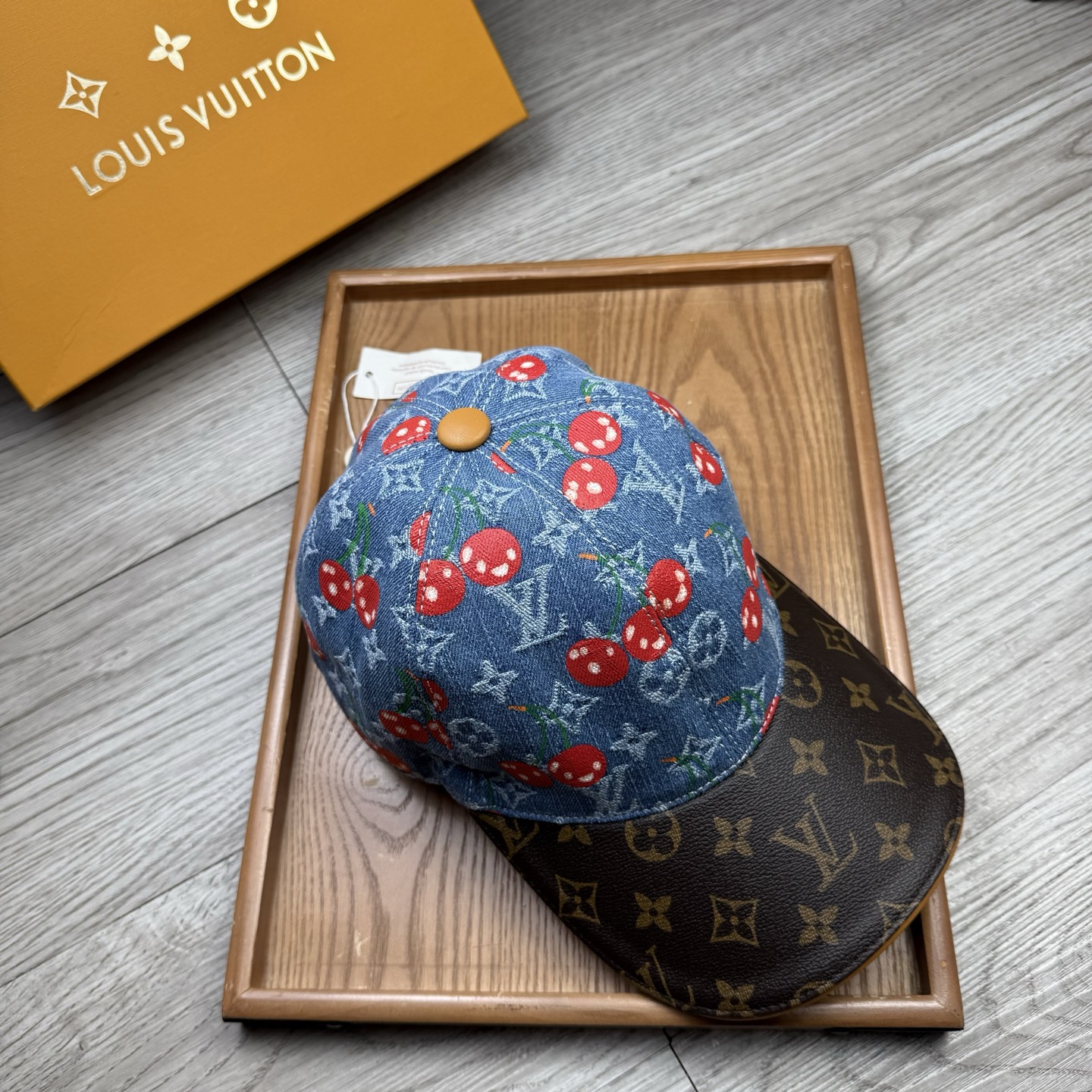 🌹。L家。牛仔➕老花皮沿樱桃🍒【超A品质】最新款！时尚潮流，高端做工！每一个帽子都是用心之作！牛津材质！