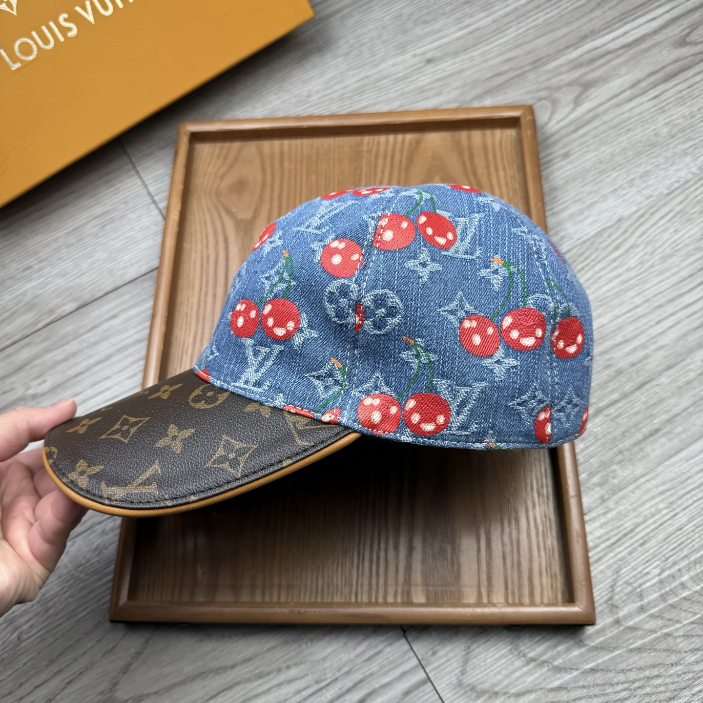 🌹。L家。牛仔➕老花皮沿樱桃🍒【超A品质】最新款！时尚潮流，高端做工！每一个帽子都是用心之作！牛津材质！