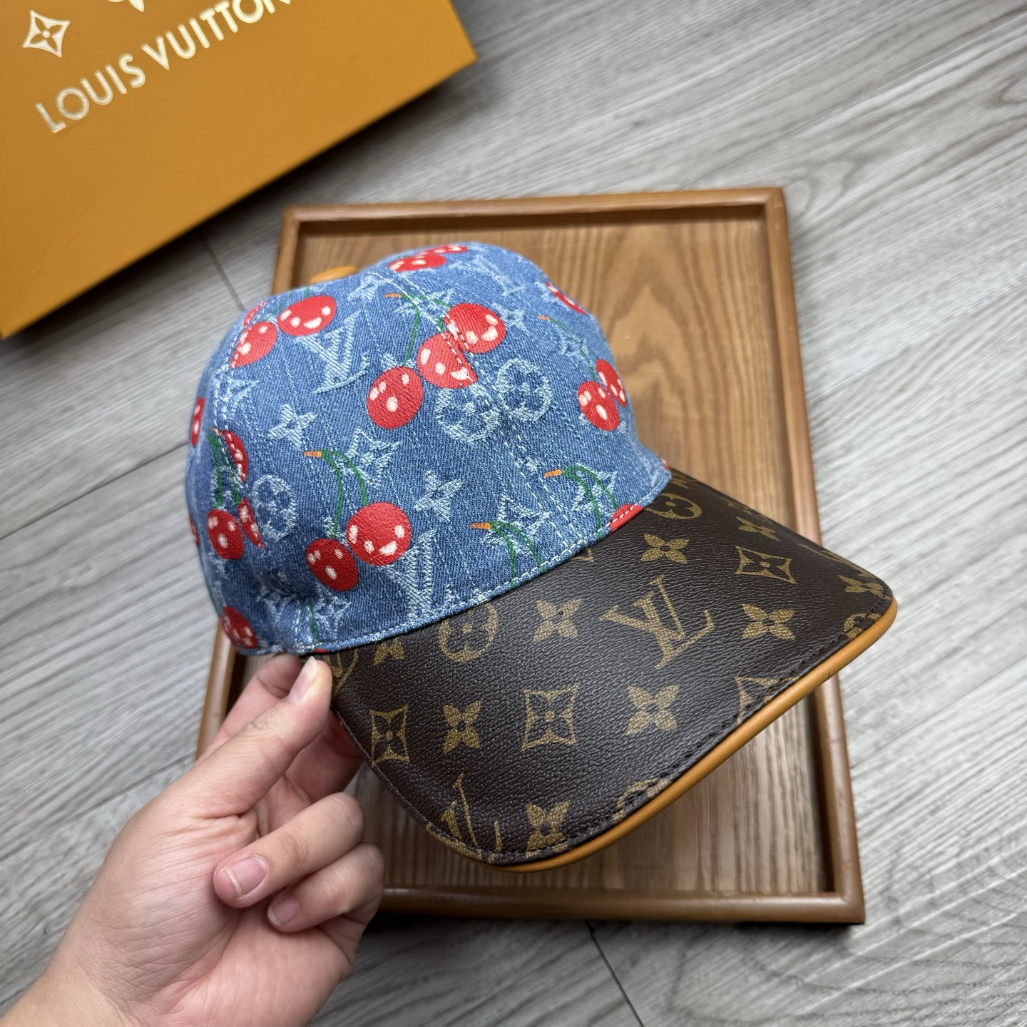 🌹。L家。牛仔➕老花皮沿樱桃🍒【超A品质】最新款！时尚潮流，高端做工！每一个帽子都是用心之作！牛津材质！