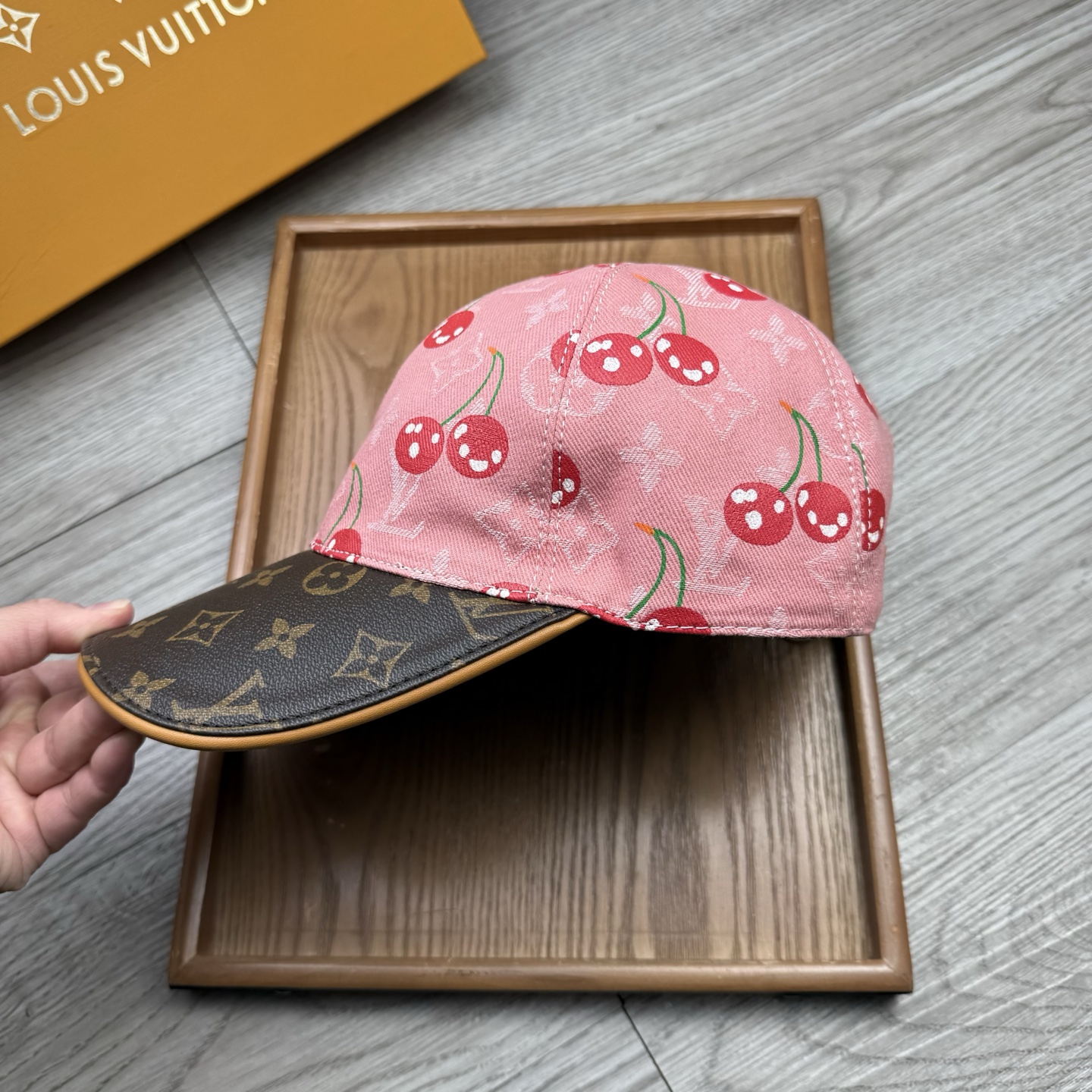 🌹。L家。牛仔➕老花皮沿樱桃🍒【超A品质】最新款！时尚潮流，高端做工！每一个帽子都是用心之作！牛津材质！