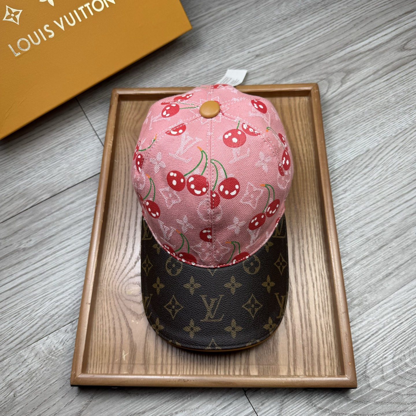 🌹。L家。牛仔➕老花皮沿樱桃🍒【超A品质】最新款！时尚潮流，高端做工！每一个帽子都是用心之作！牛津材质！