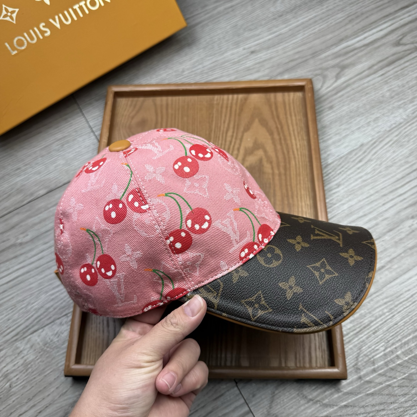 🌹。L家。牛仔➕老花皮沿樱桃🍒【超A品质】最新款！时尚潮流，高端做工！每一个帽子都是用心之作！牛津材质！