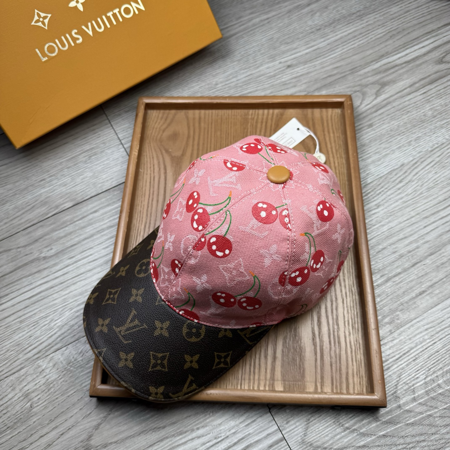 🌹。L家。牛仔➕老花皮沿樱桃🍒【超A品质】最新款！时尚潮流，高端做工！每一个帽子都是用心之作！牛津材质！