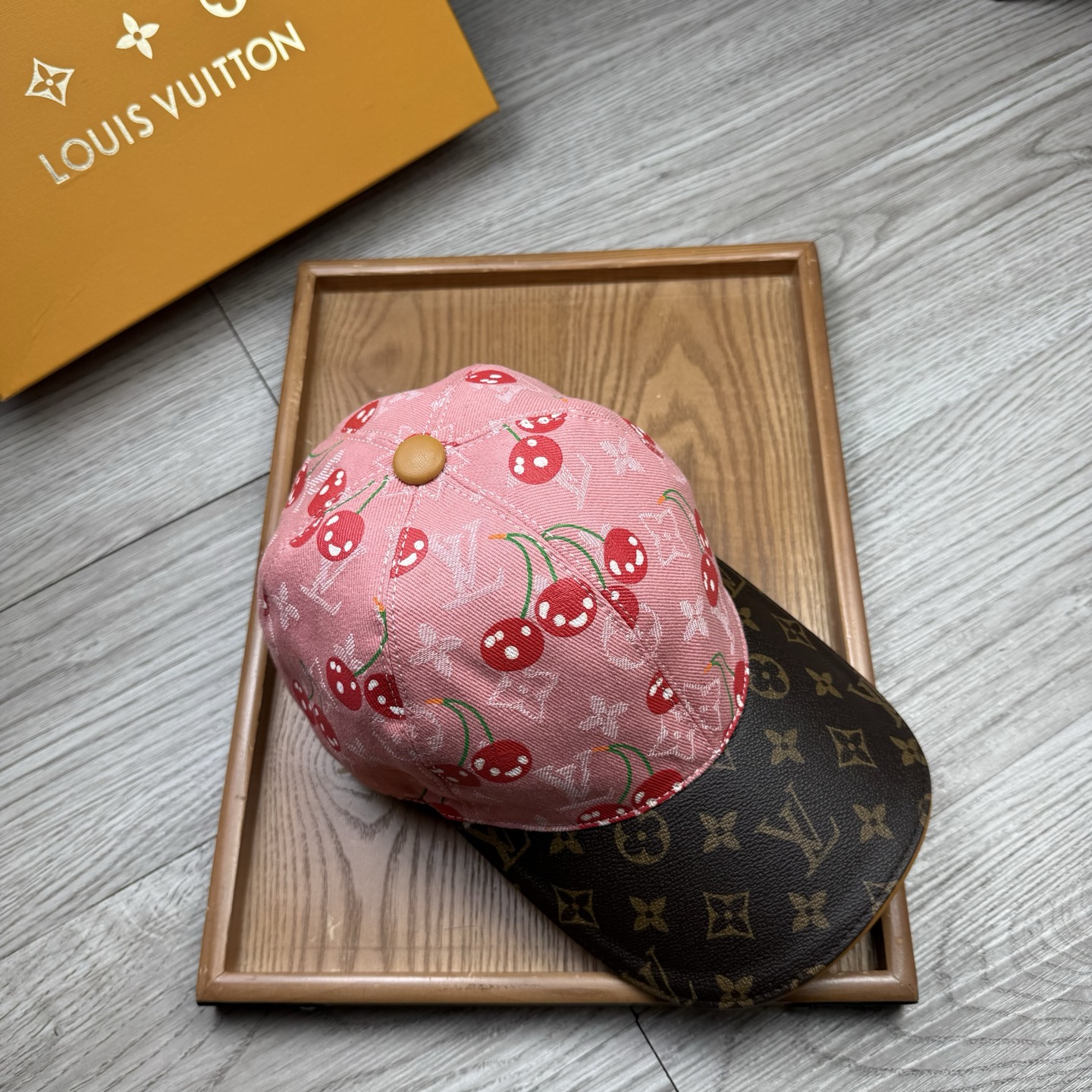 🌹。L家。牛仔➕老花皮沿樱桃🍒【超A品质】最新款！时尚潮流，高端做工！每一个帽子都是用心之作！牛津材质！