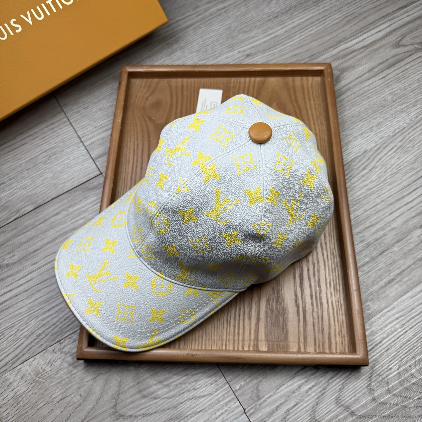 🌹。L家。皮帽印花【超A品质】最新款！时尚潮流，高端做工！每一个帽子都是用心之作！牛津材质！头层牛皮！配