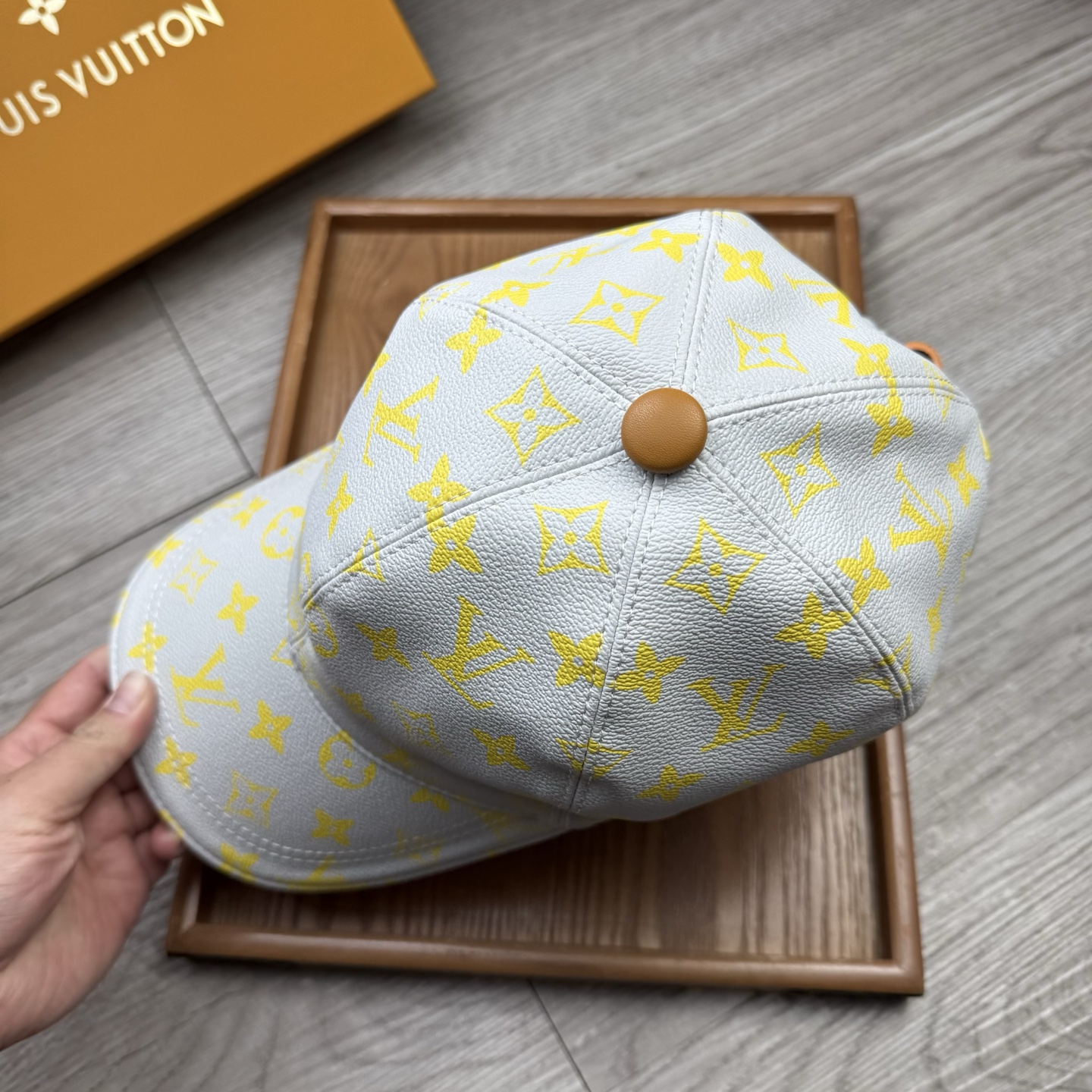 🌹。L家。皮帽印花【超A品质】最新款！时尚潮流，高端做工！每一个帽子都是用心之作！牛津材质！头层牛皮！配