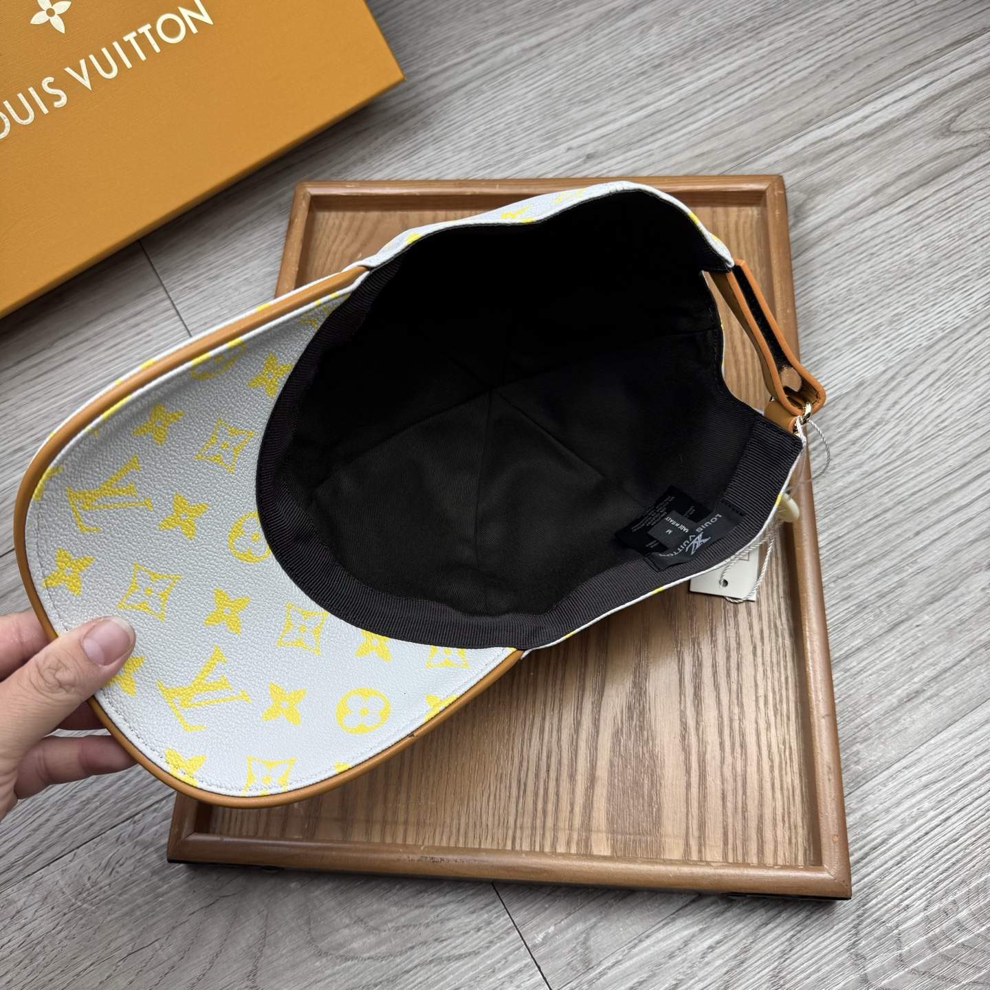 🌹。L家。皮帽印花【超A品质】最新款！时尚潮流，高端做工！每一个帽子都是用心之作！牛津材质！头层牛皮！配