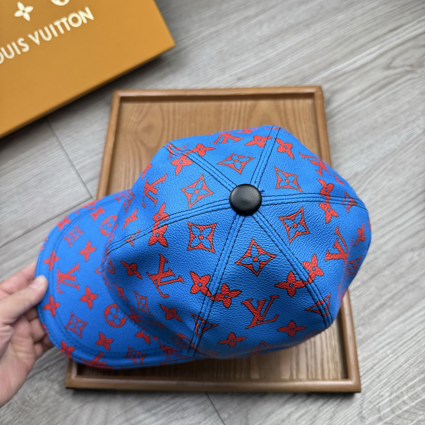 🌹。L家。皮帽印花【超A品质】最新款！时尚潮流，高端做工！每一个帽子都是用心之作！牛津材质！头层牛皮！配