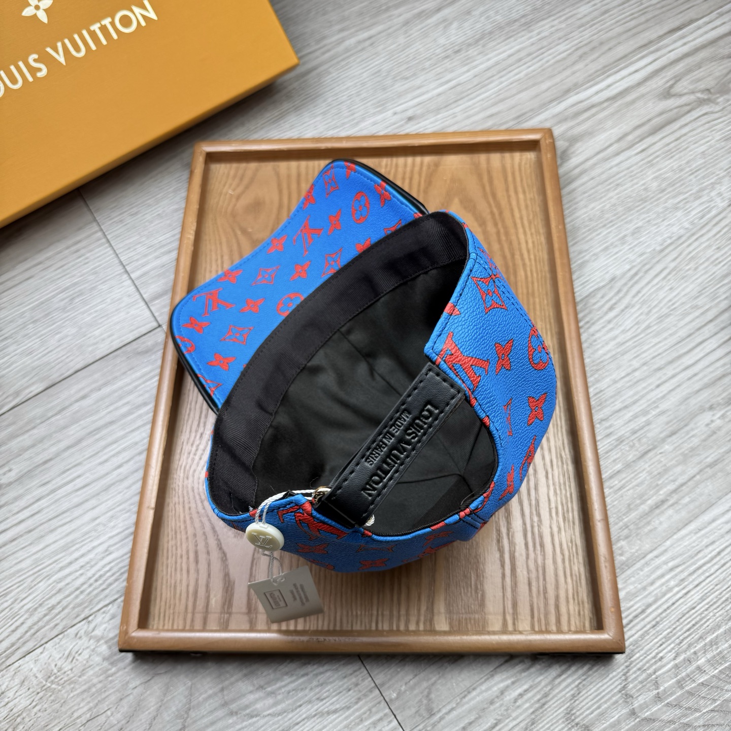 🌹。L家。皮帽印花【超A品质】最新款！时尚潮流，高端做工！每一个帽子都是用心之作！牛津材质！头层牛皮！配