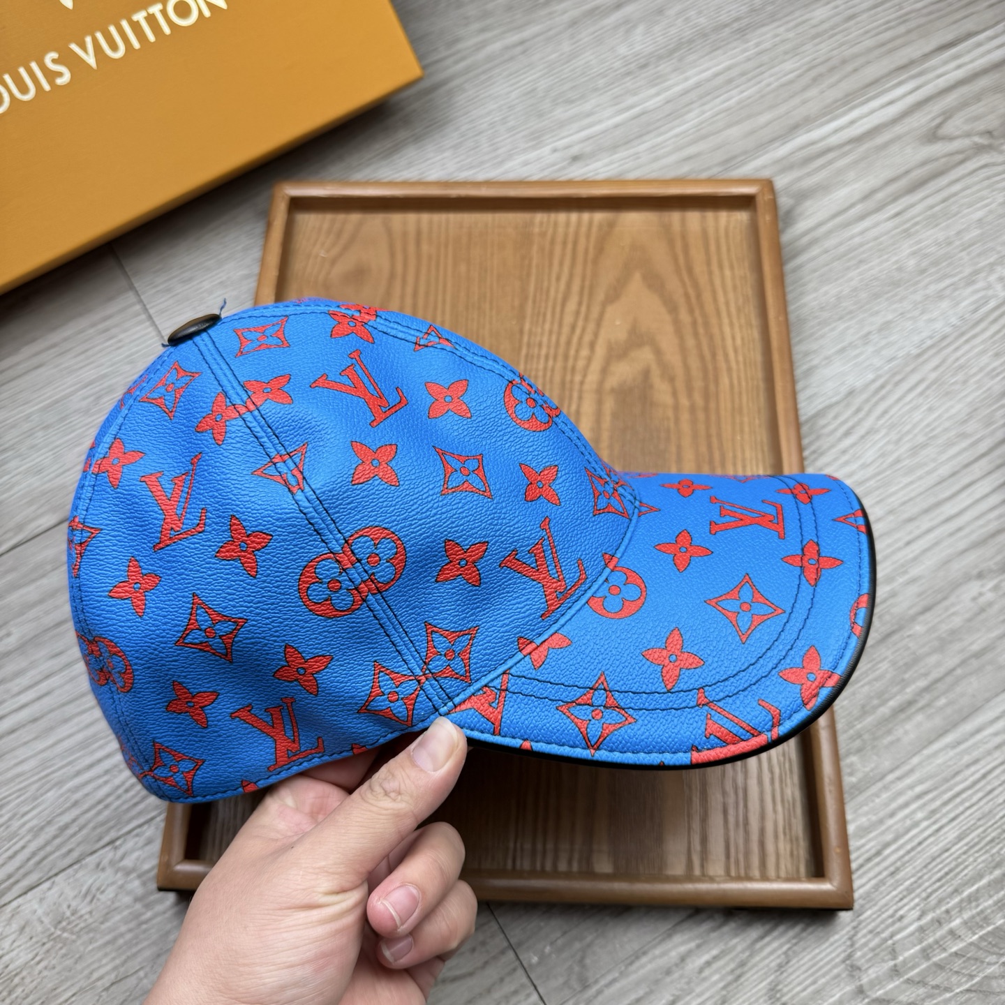 🌹。L家。皮帽印花【超A品质】最新款！时尚潮流，高端做工！每一个帽子都是用心之作！牛津材质！头层牛皮！配