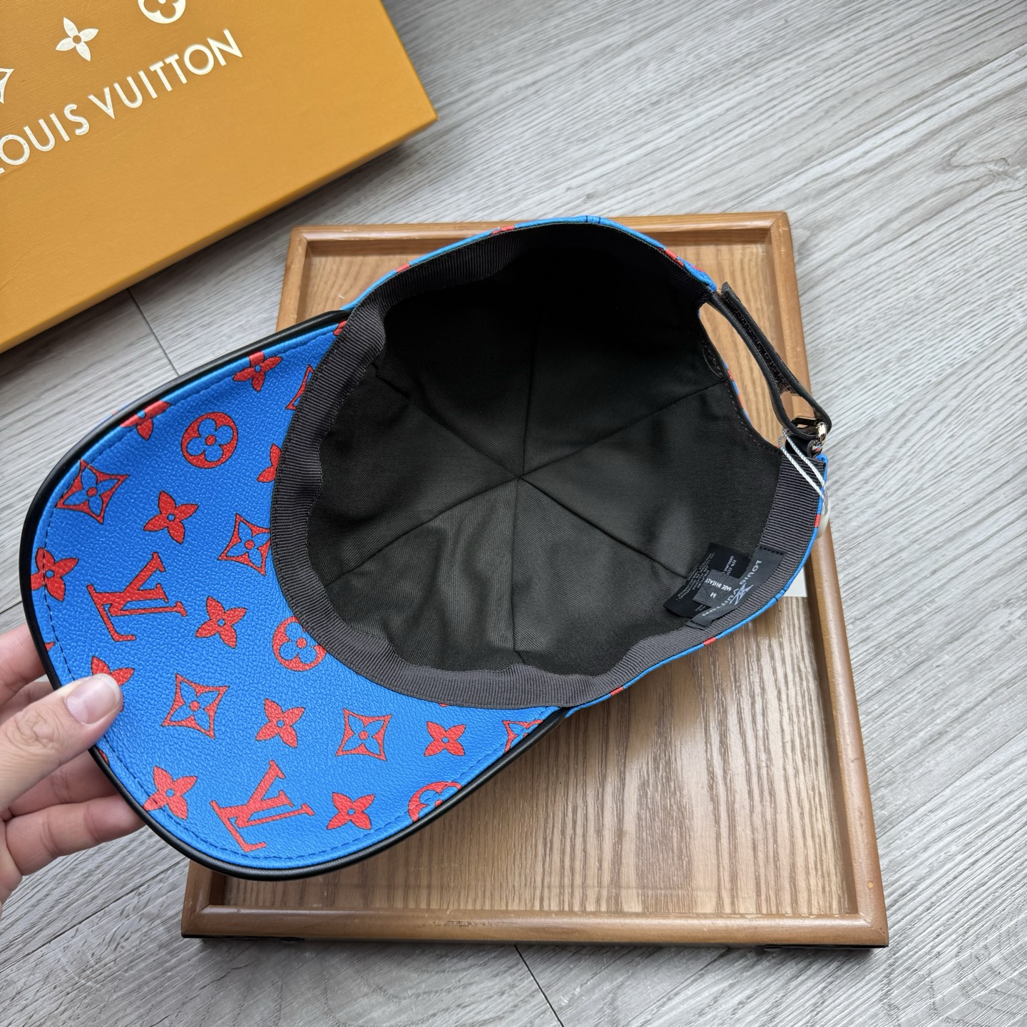 🌹。L家。皮帽印花【超A品质】最新款！时尚潮流，高端做工！每一个帽子都是用心之作！牛津材质！头层牛皮！配