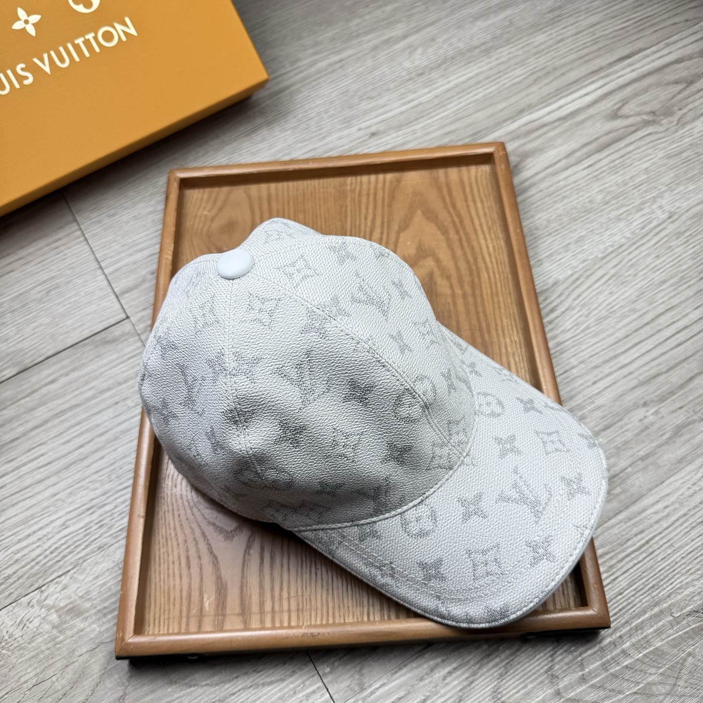 🌹。L家。皮帽印花【超A品质】最新款！时尚潮流，高端做工！每一个帽子都是用心之作！牛津材质！头层牛皮！配