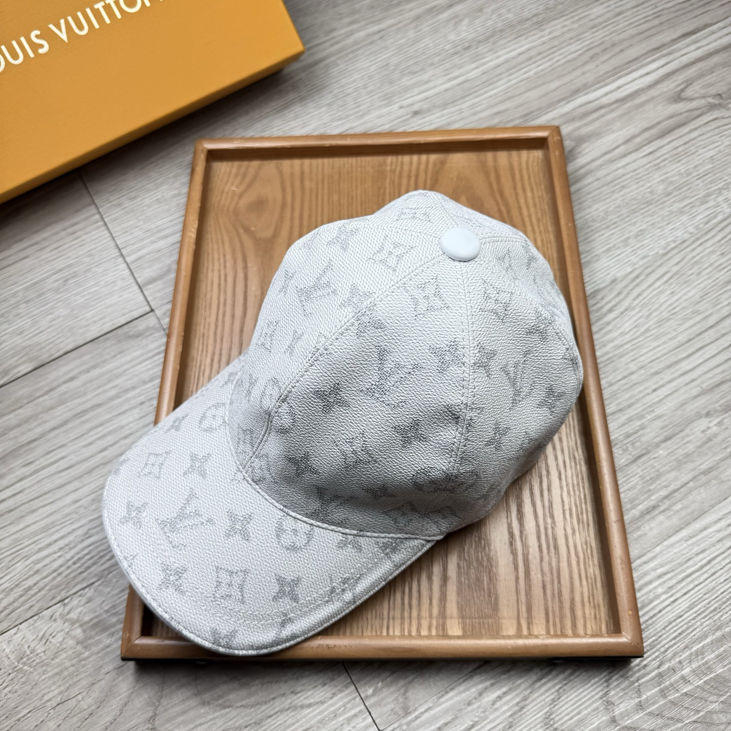 🌹。L家。皮帽印花【超A品质】最新款！时尚潮流，高端做工！每一个帽子都是用心之作！牛津材质！头层牛皮！配