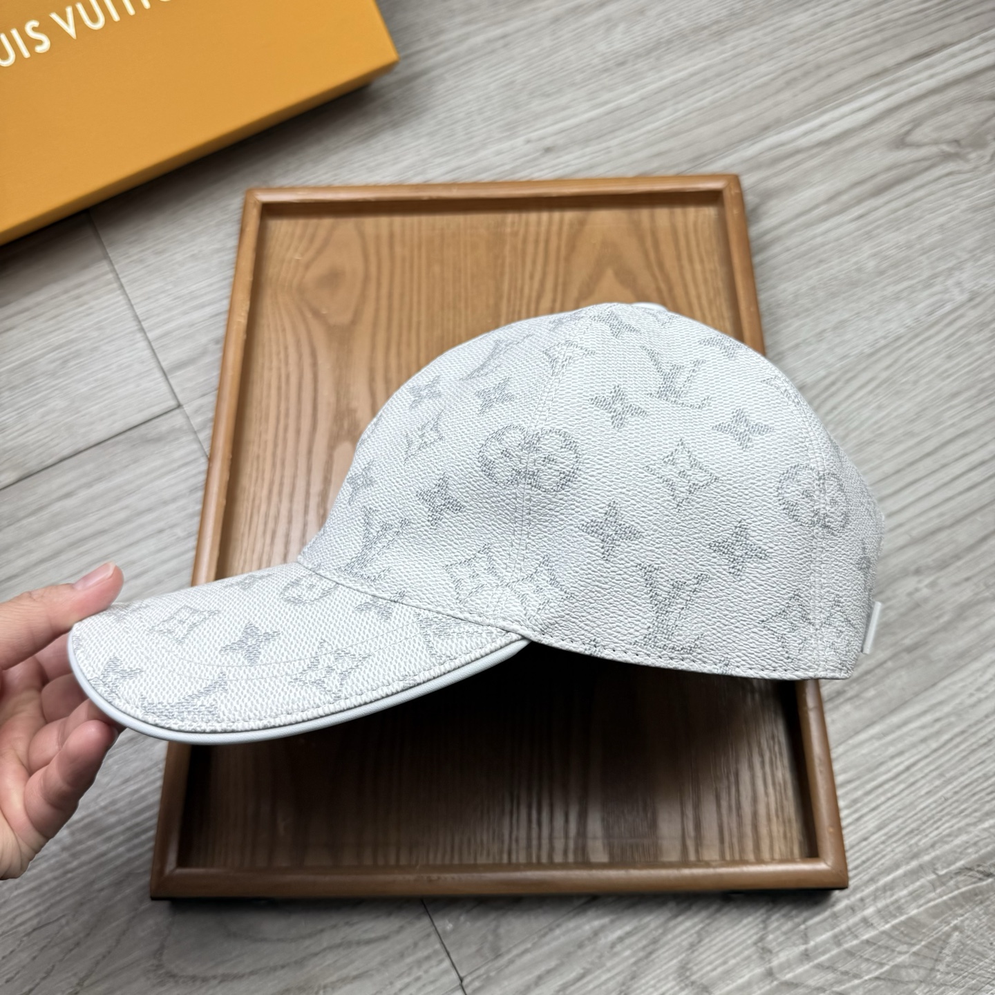 🌹。L家。皮帽印花【超A品质】最新款！时尚潮流，高端做工！每一个帽子都是用心之作！牛津材质！头层牛皮！配