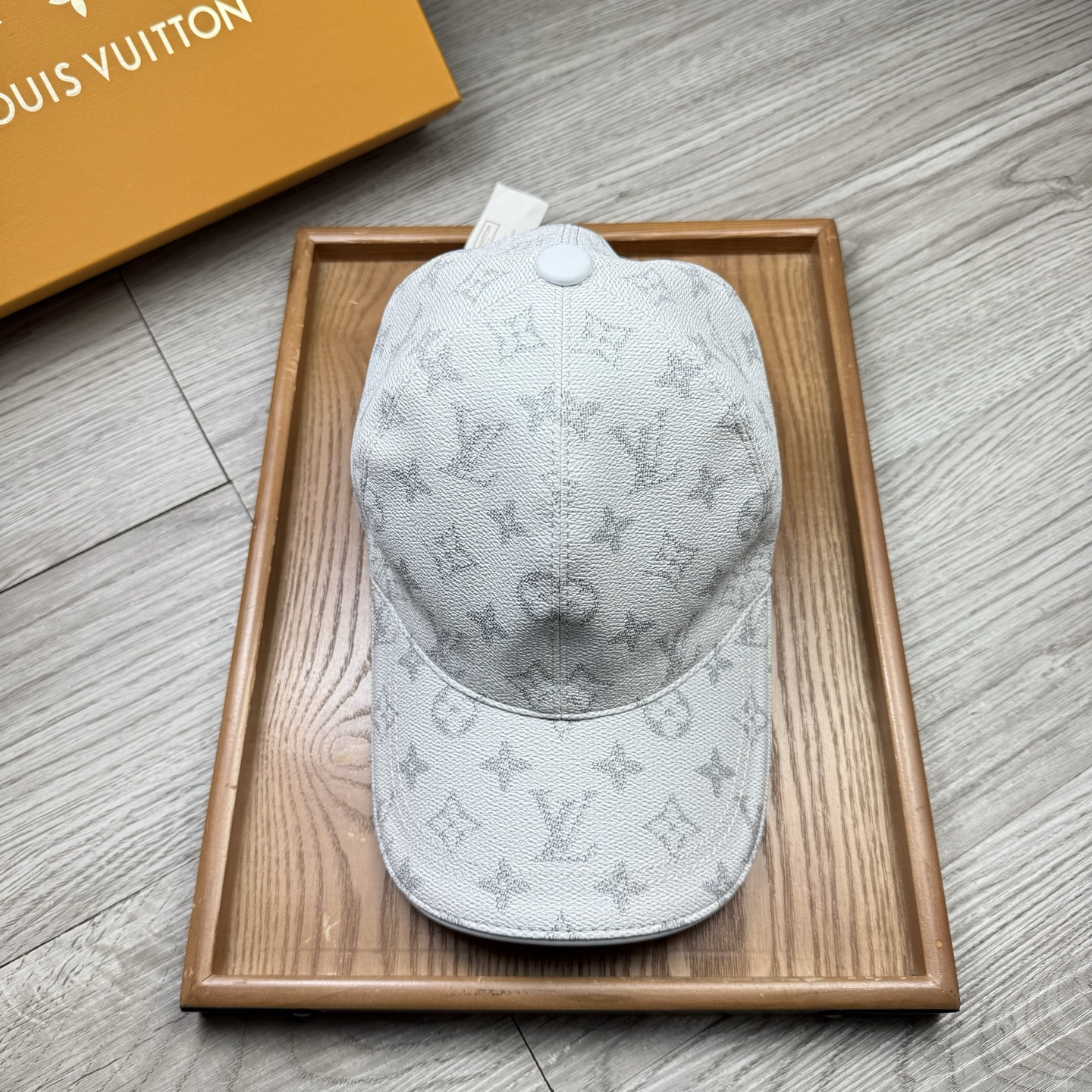 🌹。L家。皮帽印花【超A品质】最新款！时尚潮流，高端做工！每一个帽子都是用心之作！牛津材质！头层牛皮！配