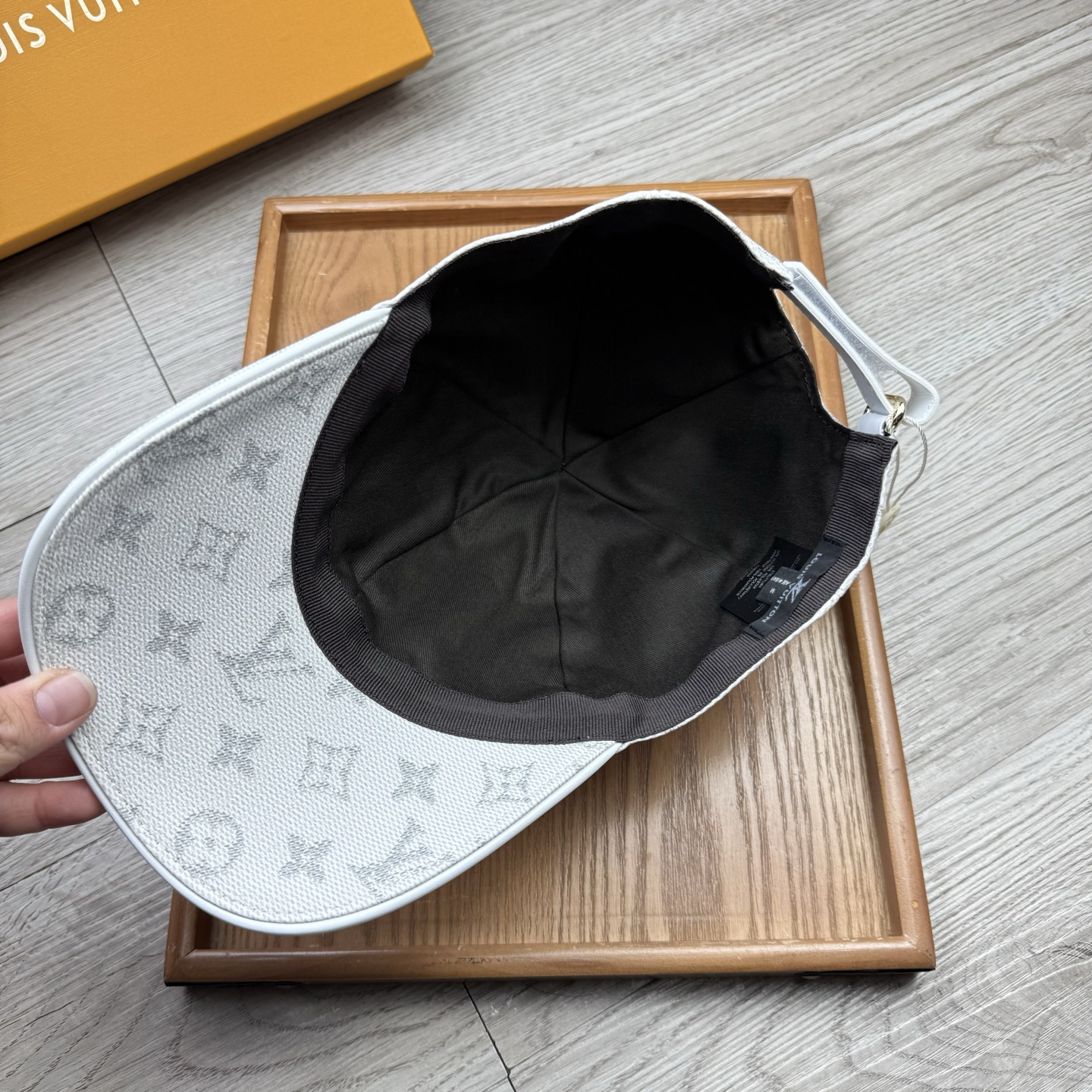 🌹。L家。皮帽印花【超A品质】最新款！时尚潮流，高端做工！每一个帽子都是用心之作！牛津材质！头层牛皮！配