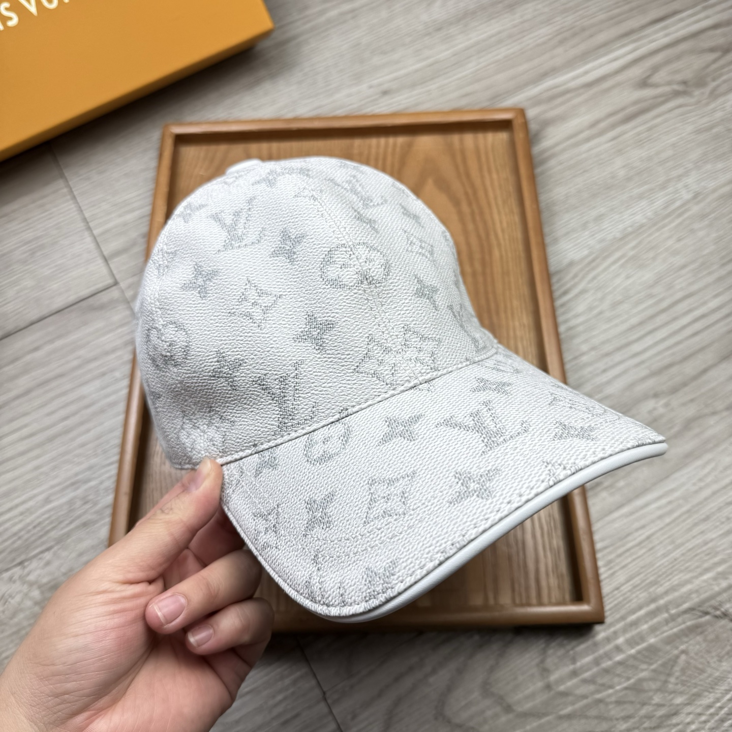 🌹。L家。皮帽印花【超A品质】最新款！时尚潮流，高端做工！每一个帽子都是用心之作！牛津材质！头层牛皮！配