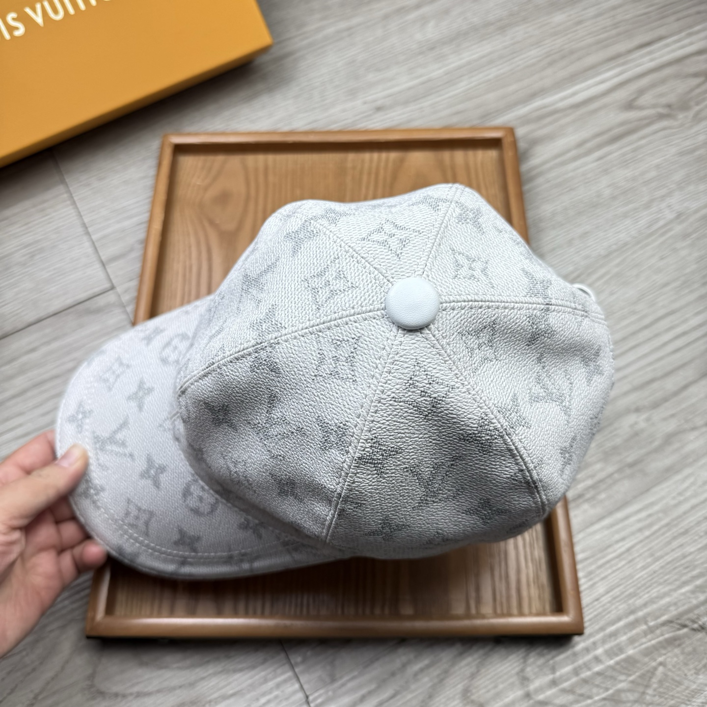 🌹。L家。皮帽印花【超A品质】最新款！时尚潮流，高端做工！每一个帽子都是用心之作！牛津材质！头层牛皮！配