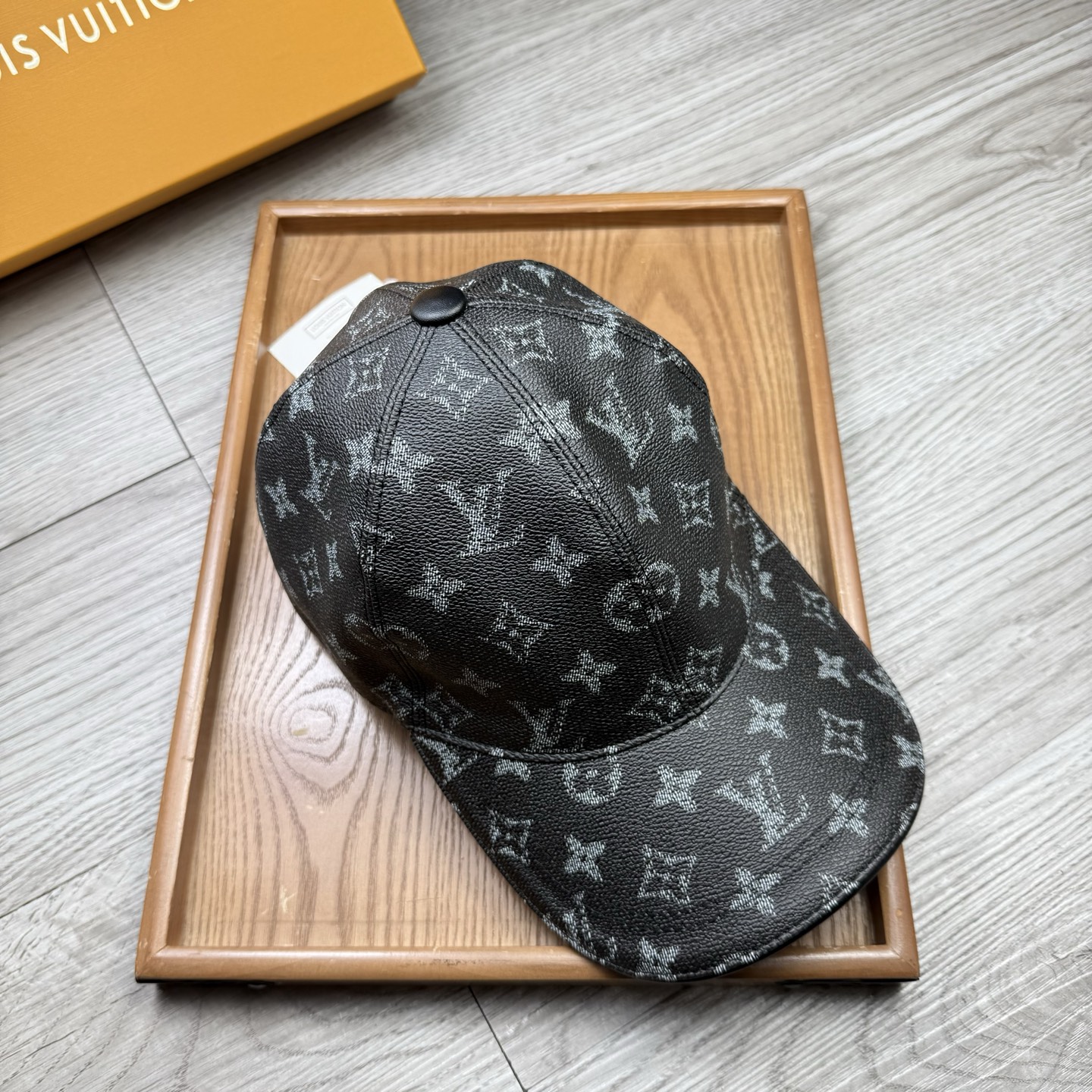 🌹。L家。皮帽印花【超A品质】最新款！时尚潮流，高端做工！每一个帽子都是用心之作！牛津材质！头层牛皮！配