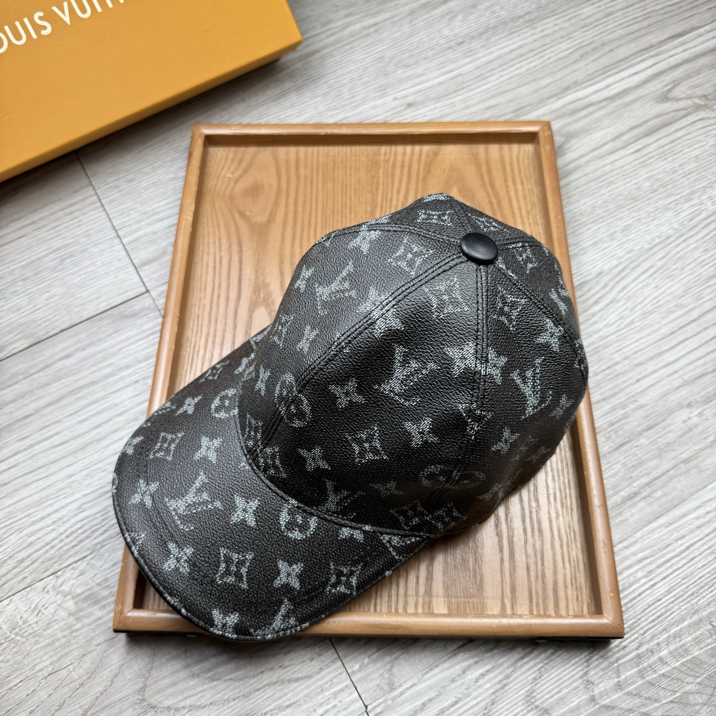 🌹。L家。皮帽印花【超A品质】最新款！时尚潮流，高端做工！每一个帽子都是用心之作！牛津材质！头层牛皮！配