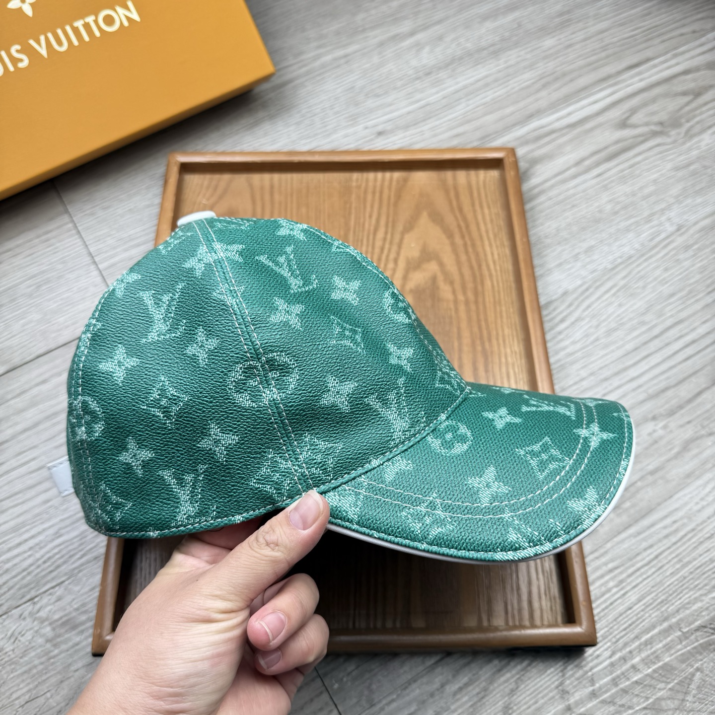 🌹。L家。皮帽印花【超A品质】最新款！时尚潮流，高端做工！每一个帽子都是用心之作！牛津材质！头层牛皮！配