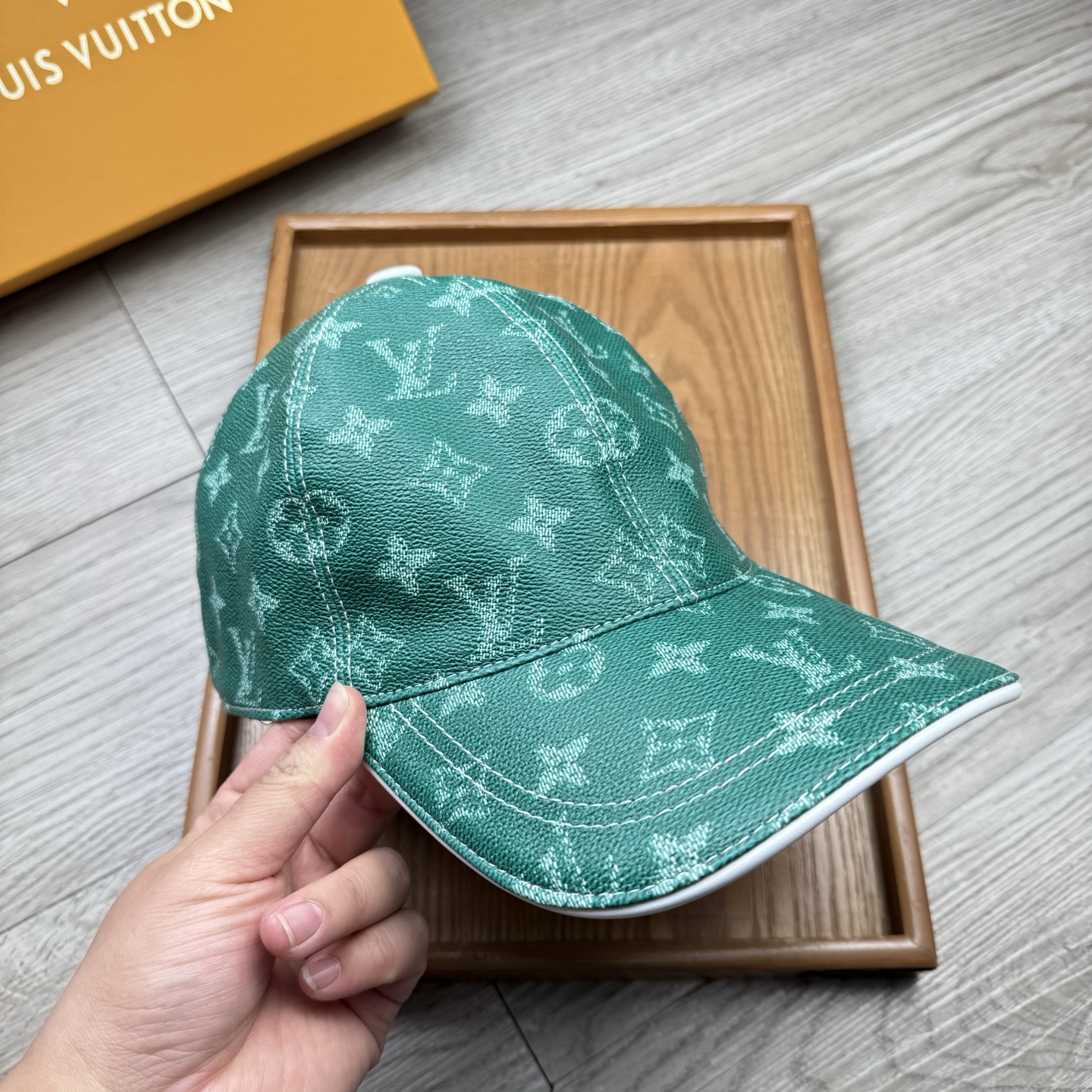 🌹。L家。皮帽印花【超A品质】最新款！时尚潮流，高端做工！每一个帽子都是用心之作！牛津材质！头层牛皮！配