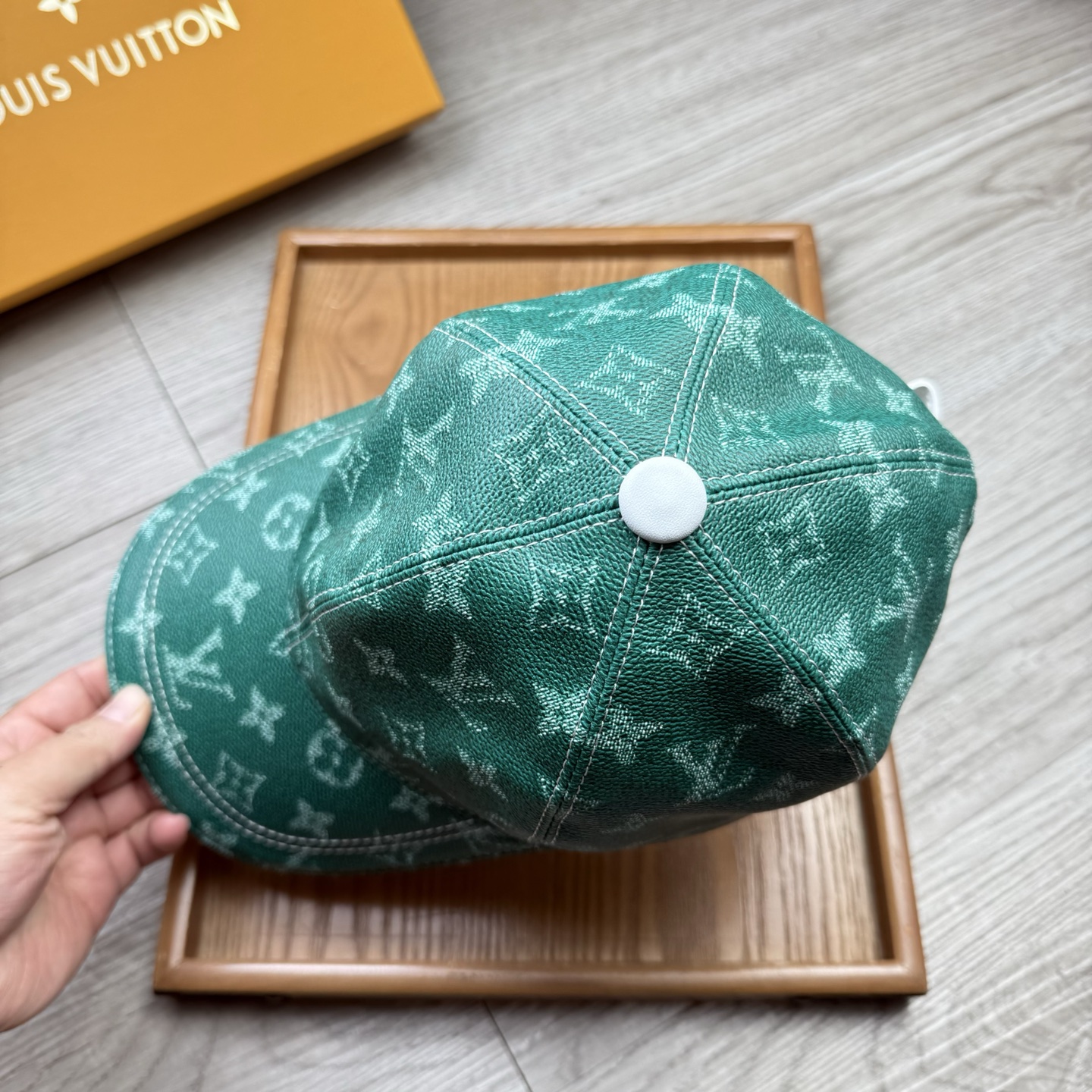 🌹。L家。皮帽印花【超A品质】最新款！时尚潮流，高端做工！每一个帽子都是用心之作！牛津材质！头层牛皮！配