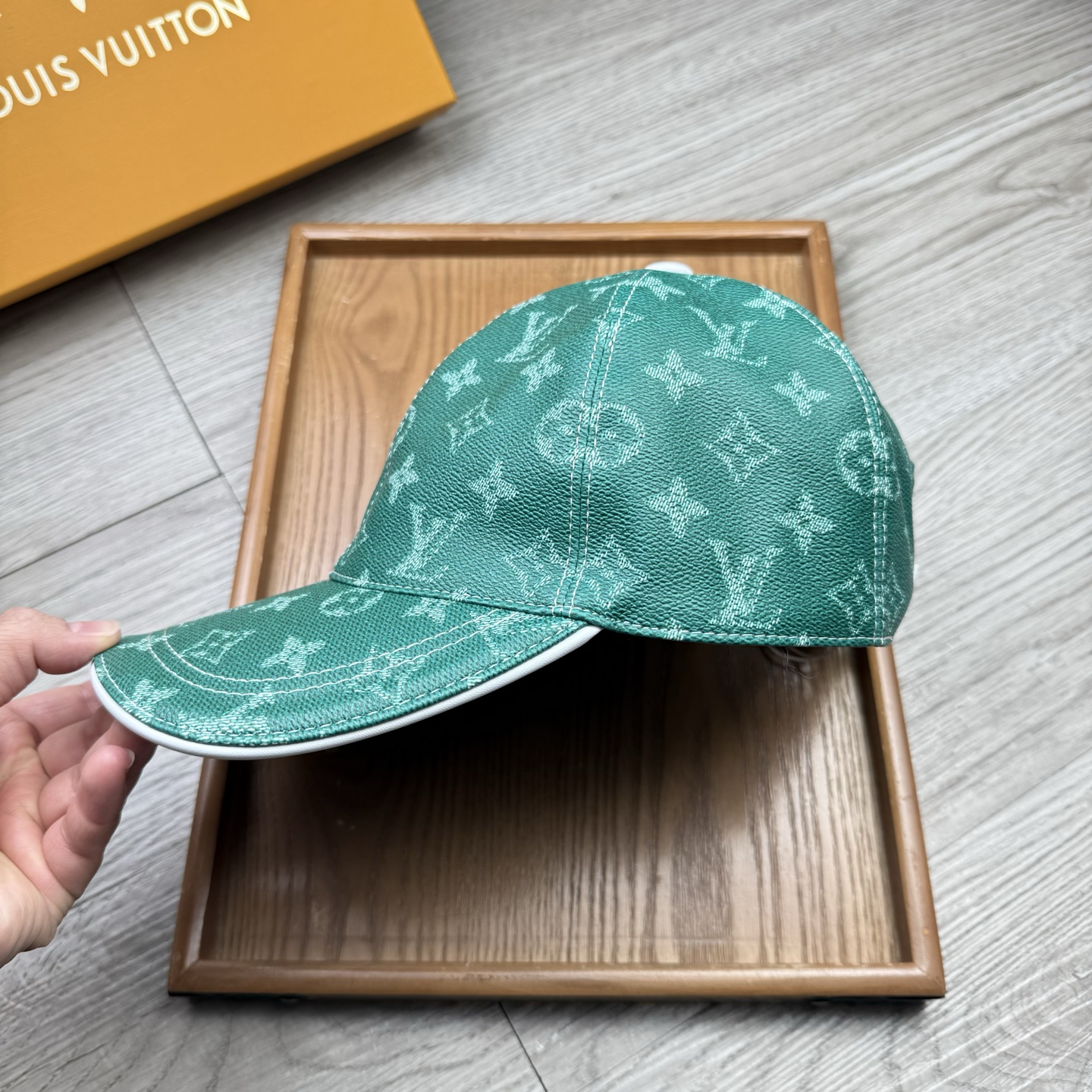 🌹。L家。皮帽印花【超A品质】最新款！时尚潮流，高端做工！每一个帽子都是用心之作！牛津材质！头层牛皮！配