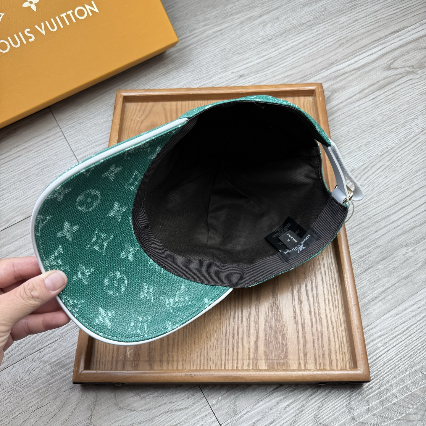 🌹。L家。皮帽印花【超A品质】最新款！时尚潮流，高端做工！每一个帽子都是用心之作！牛津材质！头层牛皮！配