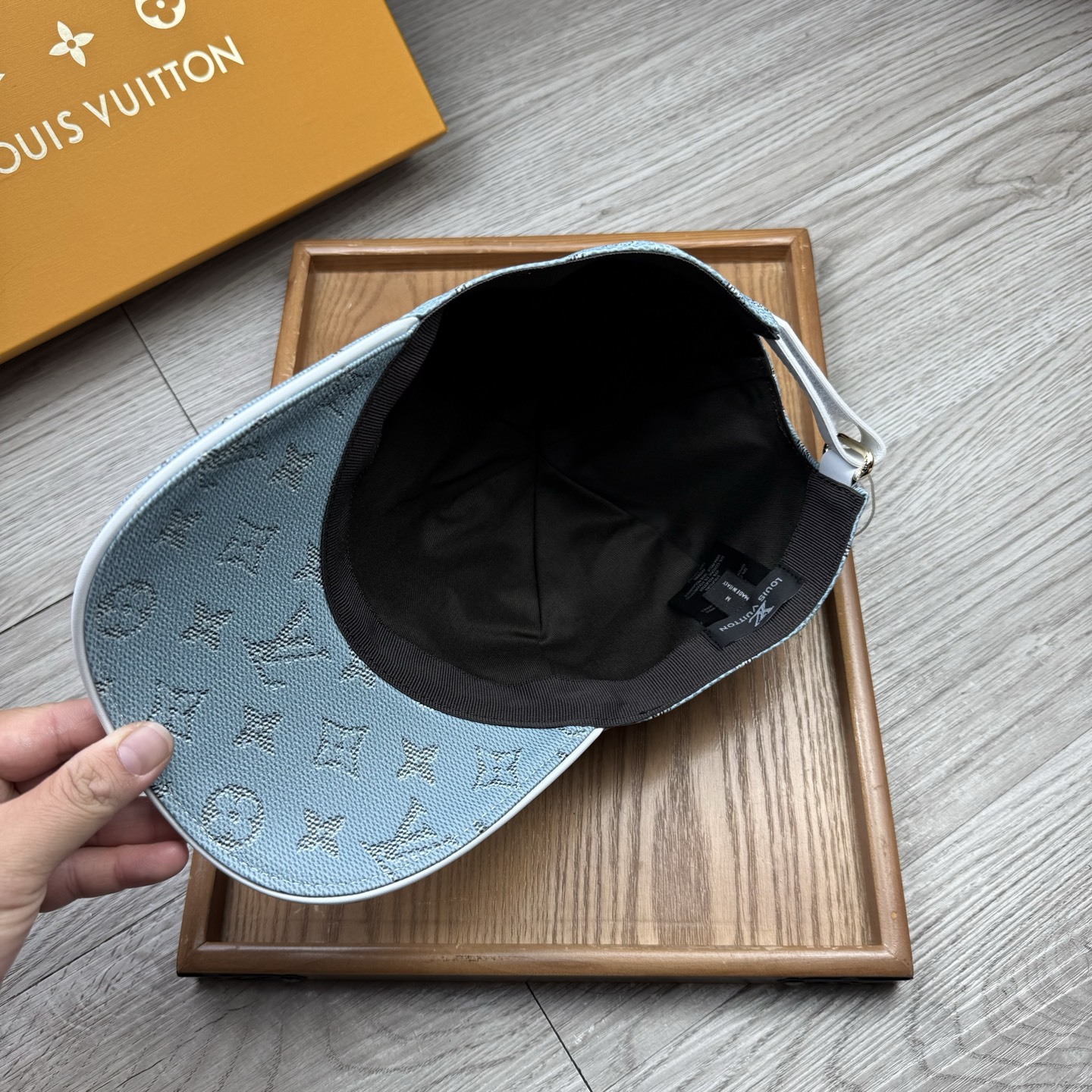 🌹。L家。皮帽印花【超A品质】最新款！时尚潮流，高端做工！每一个帽子都是用心之作！牛津材质！头层牛皮！配