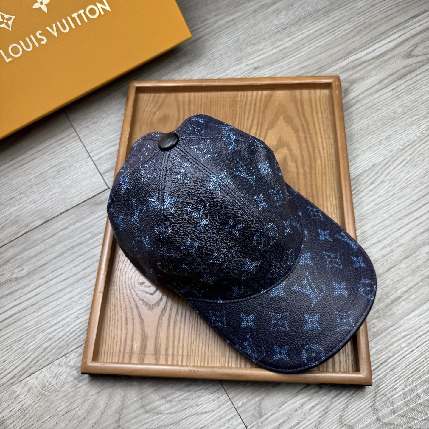 🌹。L家。皮帽印花【超A品质】最新款！时尚潮流，高端做工！每一个帽子都是用心之作！牛津材质！头层牛皮！配