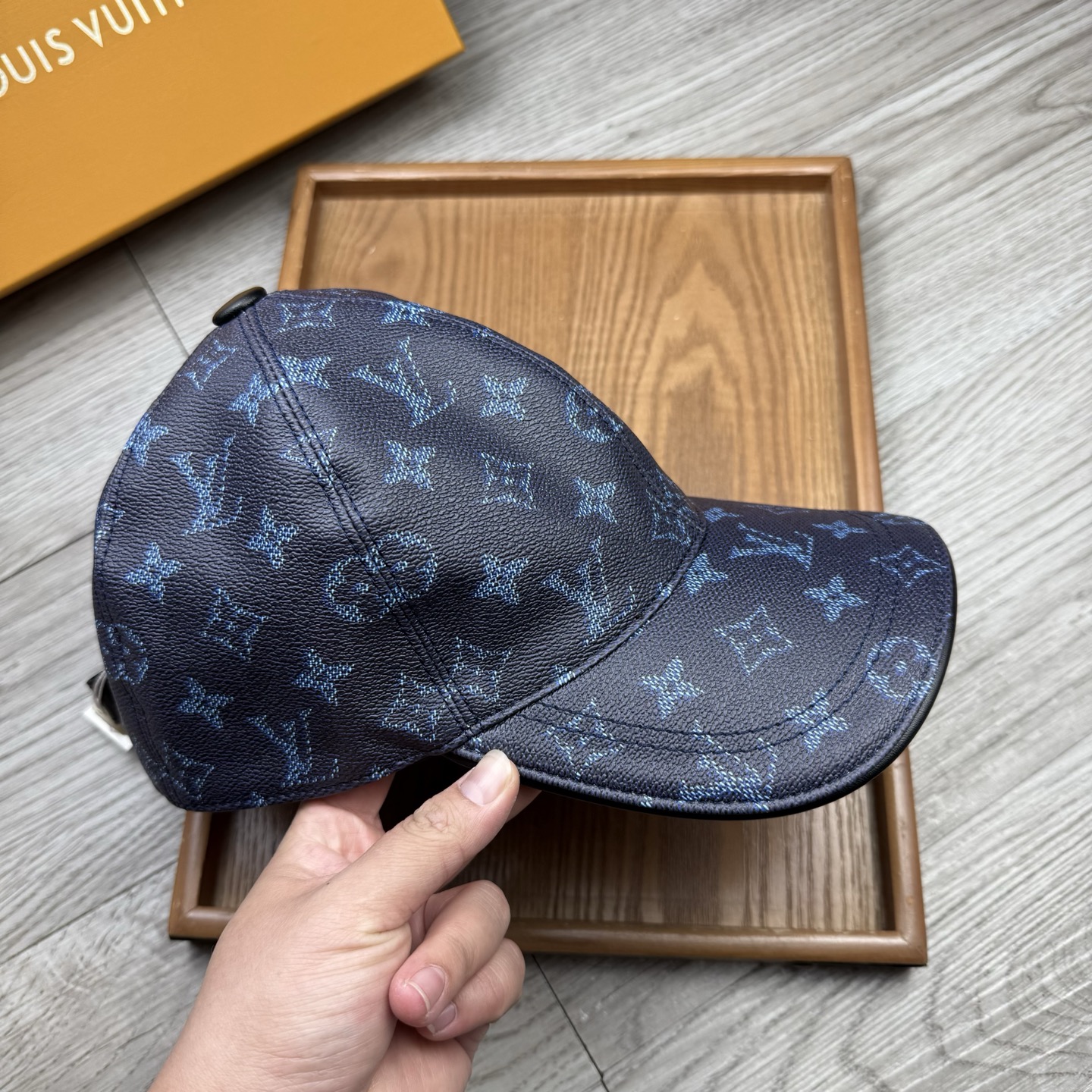 🌹。L家。皮帽印花【超A品质】最新款！时尚潮流，高端做工！每一个帽子都是用心之作！牛津材质！头层牛皮！配