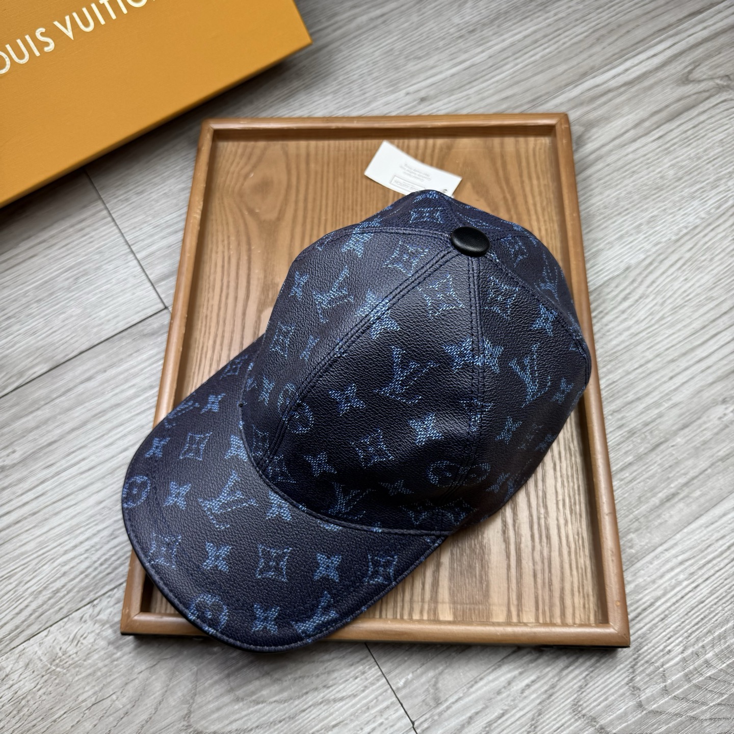 🌹。L家。皮帽印花【超A品质】最新款！时尚潮流，高端做工！每一个帽子都是用心之作！牛津材质！头层牛皮！配