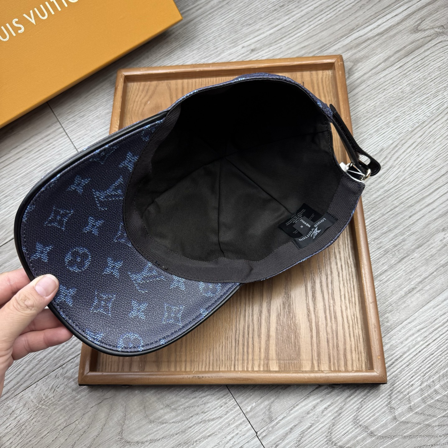 🌹。L家。皮帽印花【超A品质】最新款！时尚潮流，高端做工！每一个帽子都是用心之作！牛津材质！头层牛皮！配