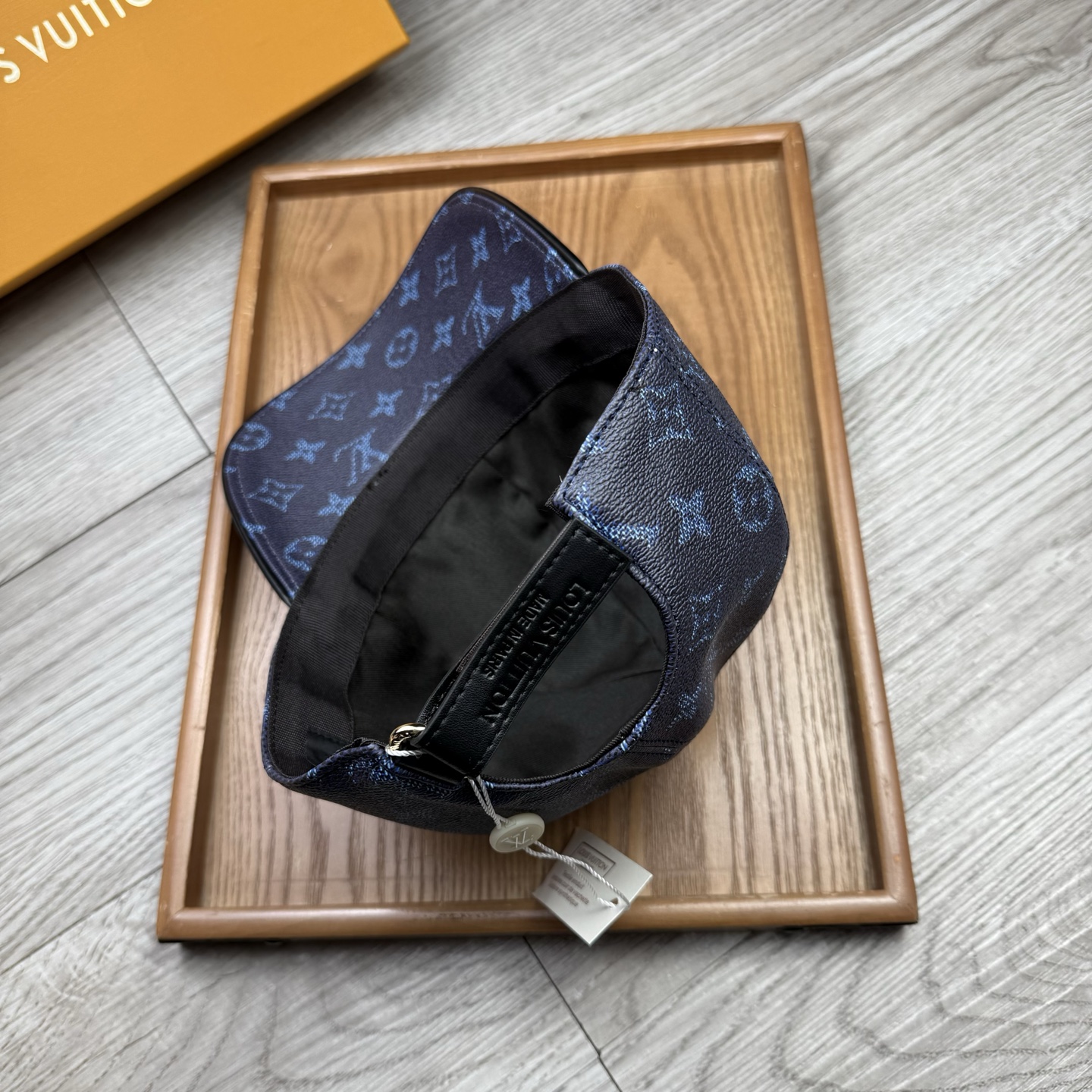 🌹。L家。皮帽印花【超A品质】最新款！时尚潮流，高端做工！每一个帽子都是用心之作！牛津材质！头层牛皮！配