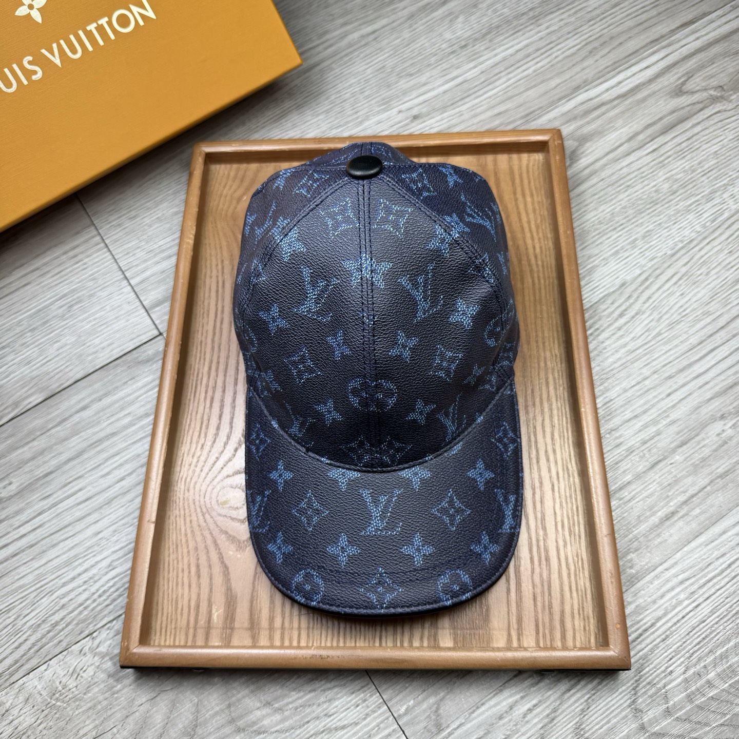 🌹。L家。皮帽印花【超A品质】最新款！时尚潮流，高端做工！每一个帽子都是用心之作！牛津材质！头层牛皮！配