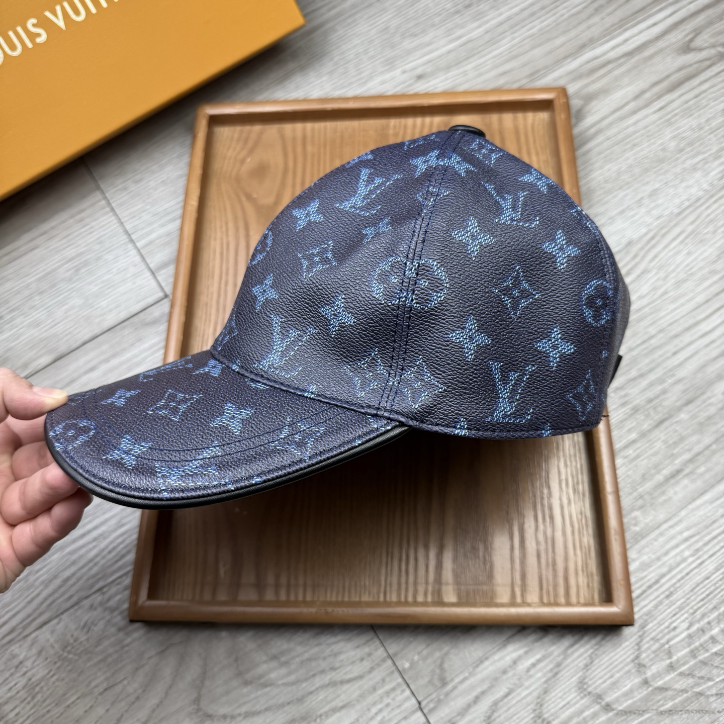 🌹。L家。皮帽印花【超A品质】最新款！时尚潮流，高端做工！每一个帽子都是用心之作！牛津材质！头层牛皮！配