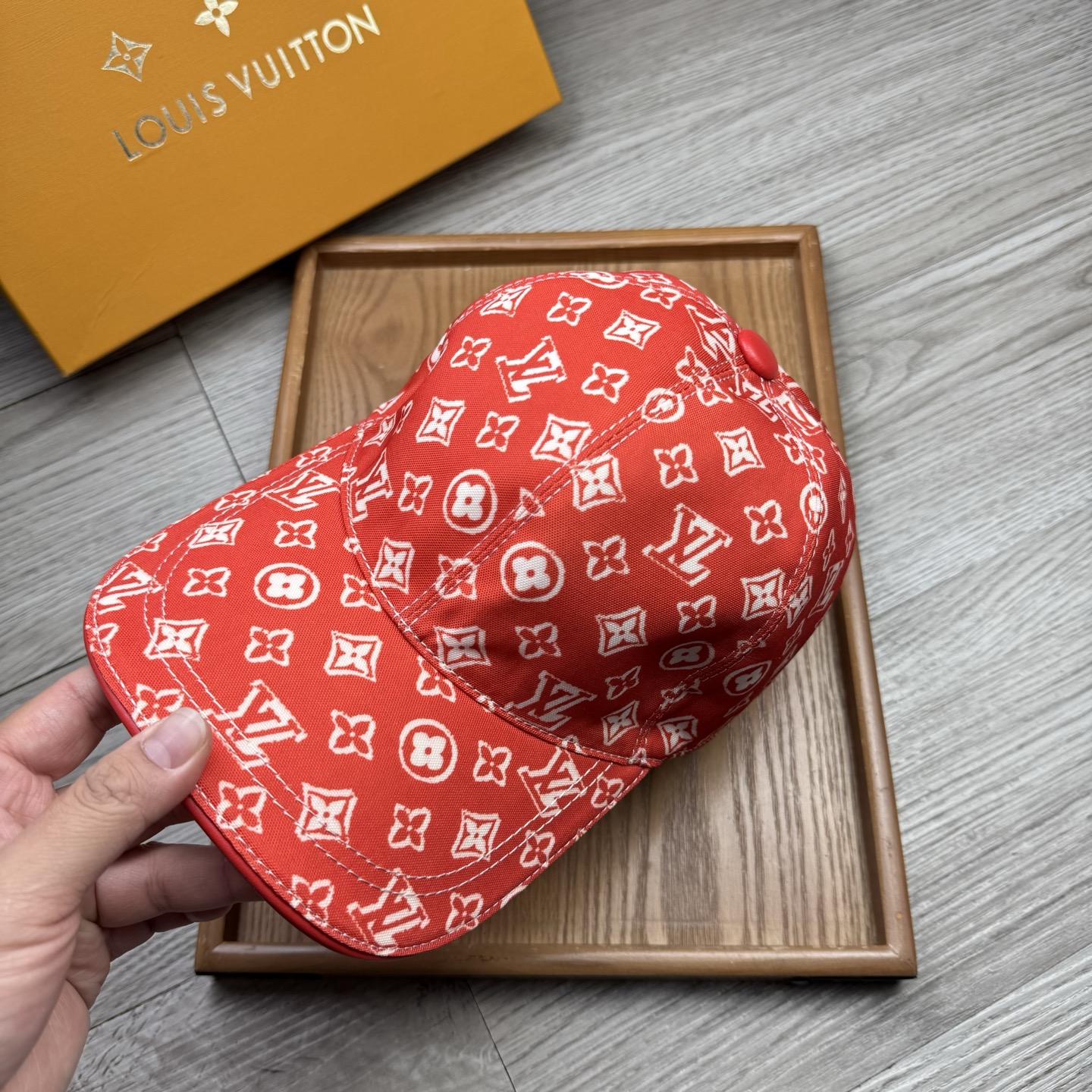 🌹。L家。重影印花【超A品质】最新款！时尚潮流，高端做工！每一个帽子都是用心之作！牛津材质！头层牛皮！配