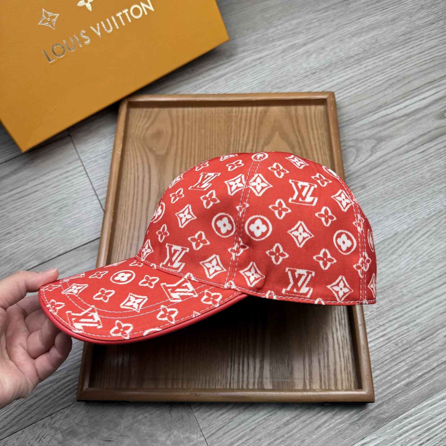 🌹。L家。重影印花【超A品质】最新款！时尚潮流，高端做工！每一个帽子都是用心之作！牛津材质！头层牛皮！配