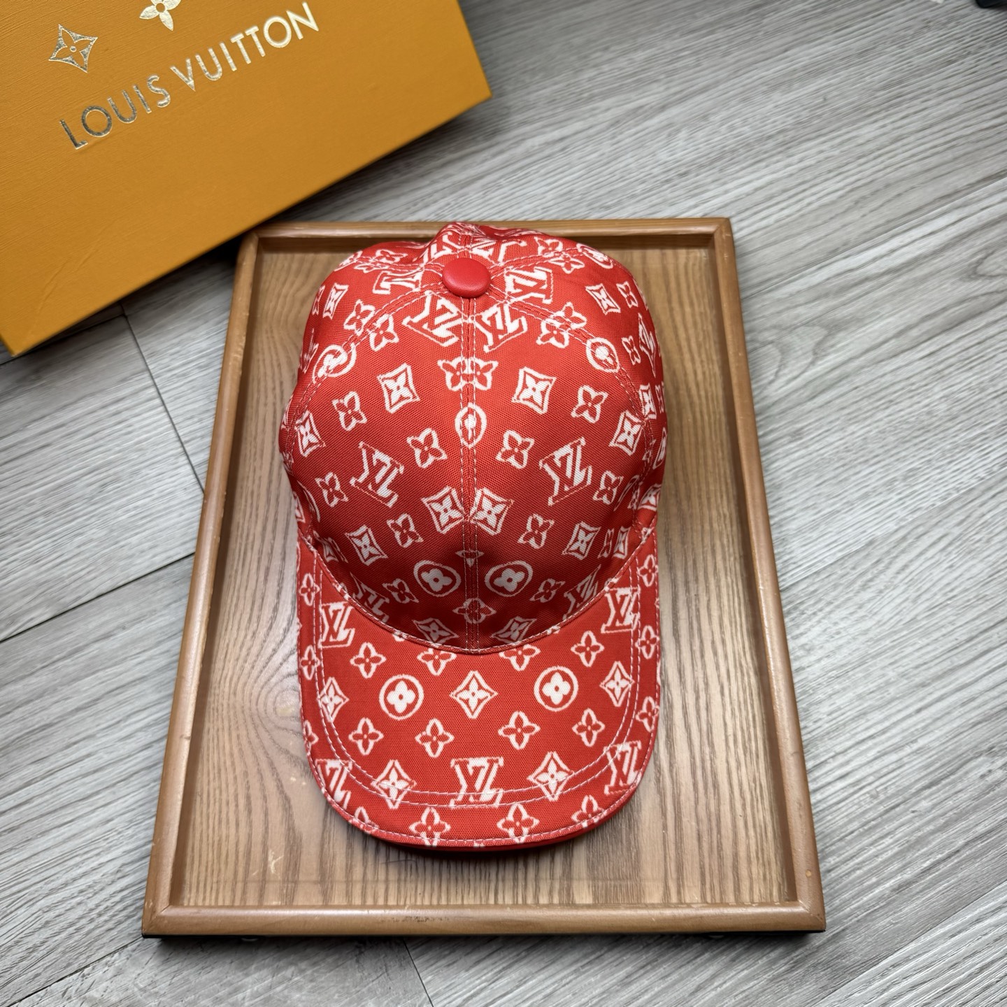 🌹。L家。重影印花【超A品质】最新款！时尚潮流，高端做工！每一个帽子都是用心之作！牛津材质！头层牛皮！配