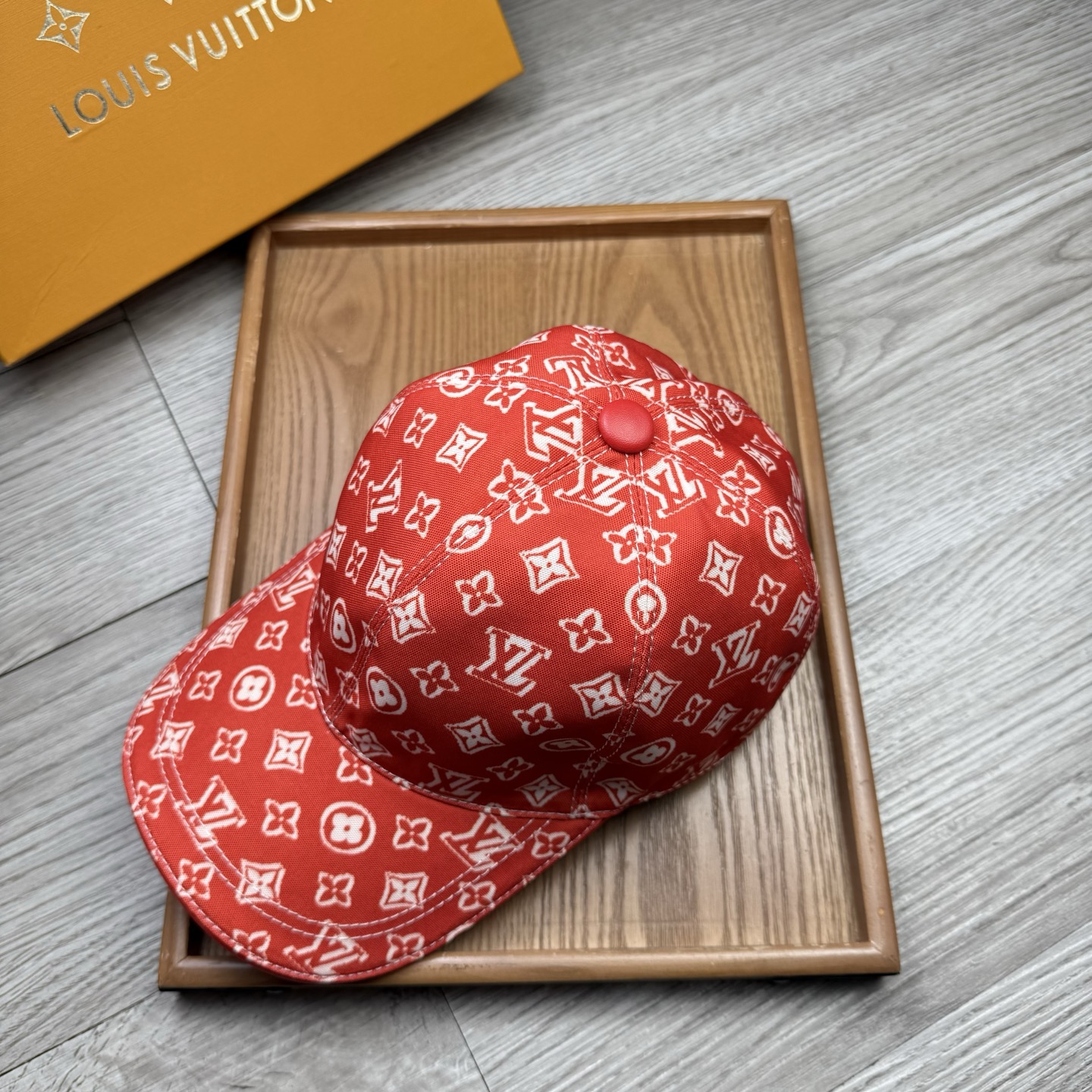 🌹。L家。重影印花【超A品质】最新款！时尚潮流，高端做工！每一个帽子都是用心之作！牛津材质！头层牛皮！配