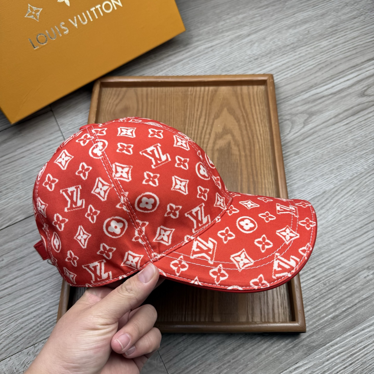 🌹。L家。重影印花【超A品质】最新款！时尚潮流，高端做工！每一个帽子都是用心之作！牛津材质！头层牛皮！配