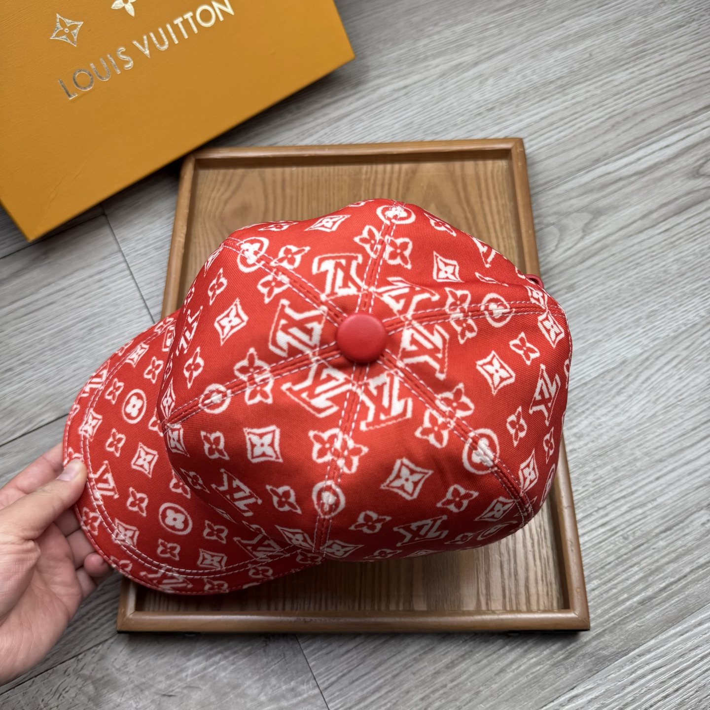 🌹。L家。重影印花【超A品质】最新款！时尚潮流，高端做工！每一个帽子都是用心之作！牛津材质！头层牛皮！配