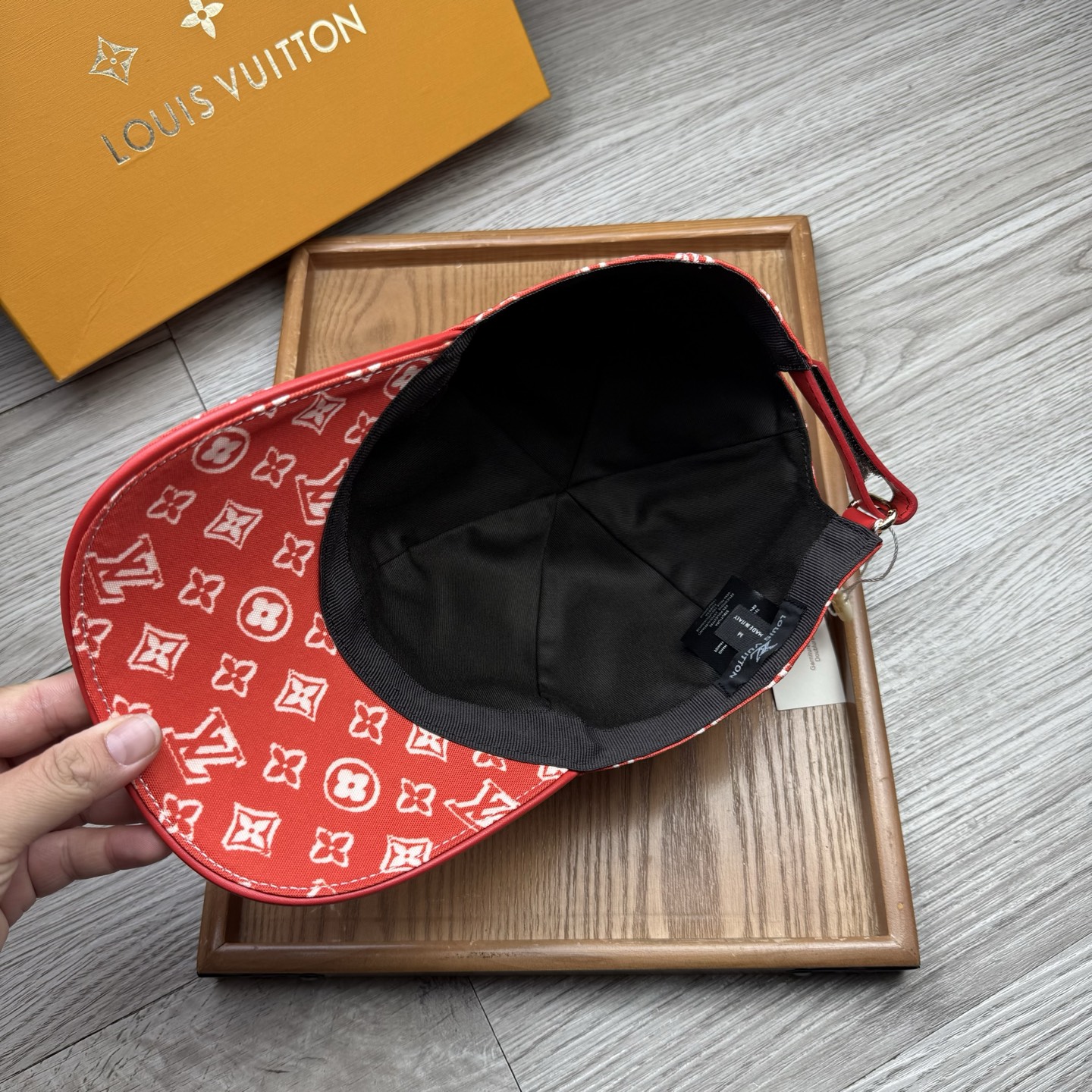 🌹。L家。重影印花【超A品质】最新款！时尚潮流，高端做工！每一个帽子都是用心之作！牛津材质！头层牛皮！配