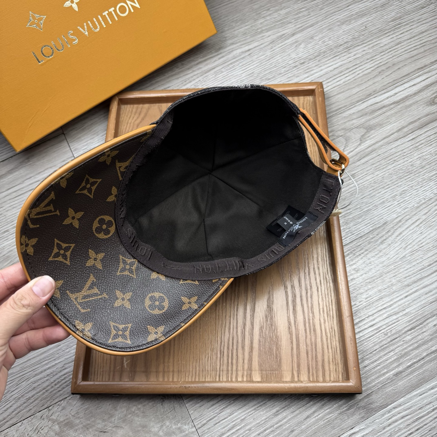 🌹。L家。大花牛仔➕老花皮沿
【超A品质】最新款！时尚潮流，高端做工！每一个帽子都是用心之作！牛津材质！