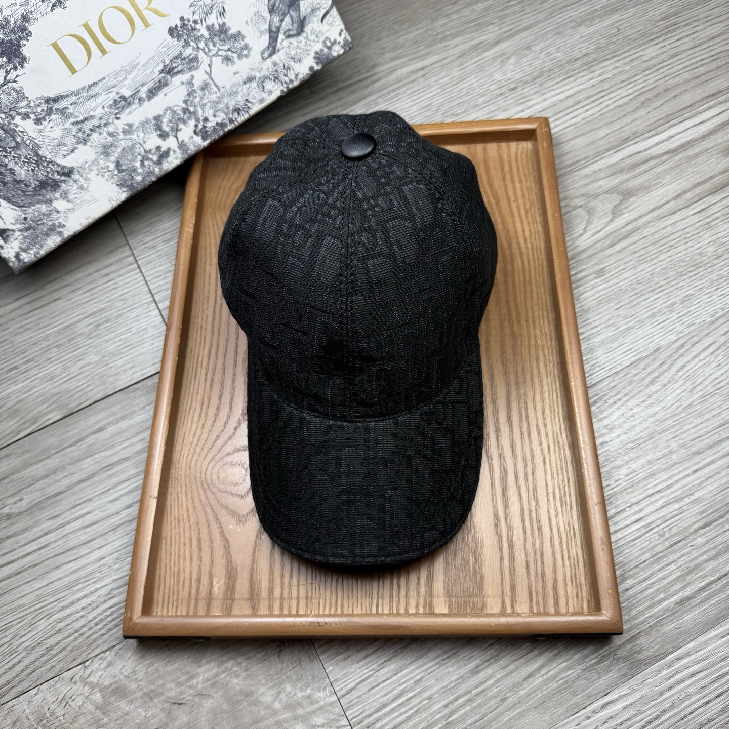 🌹。D家。【超A品质】最新款！时尚潮流，高端做工！每一个帽子都是用心之作！牛津材质！头层牛皮！配盒子、防